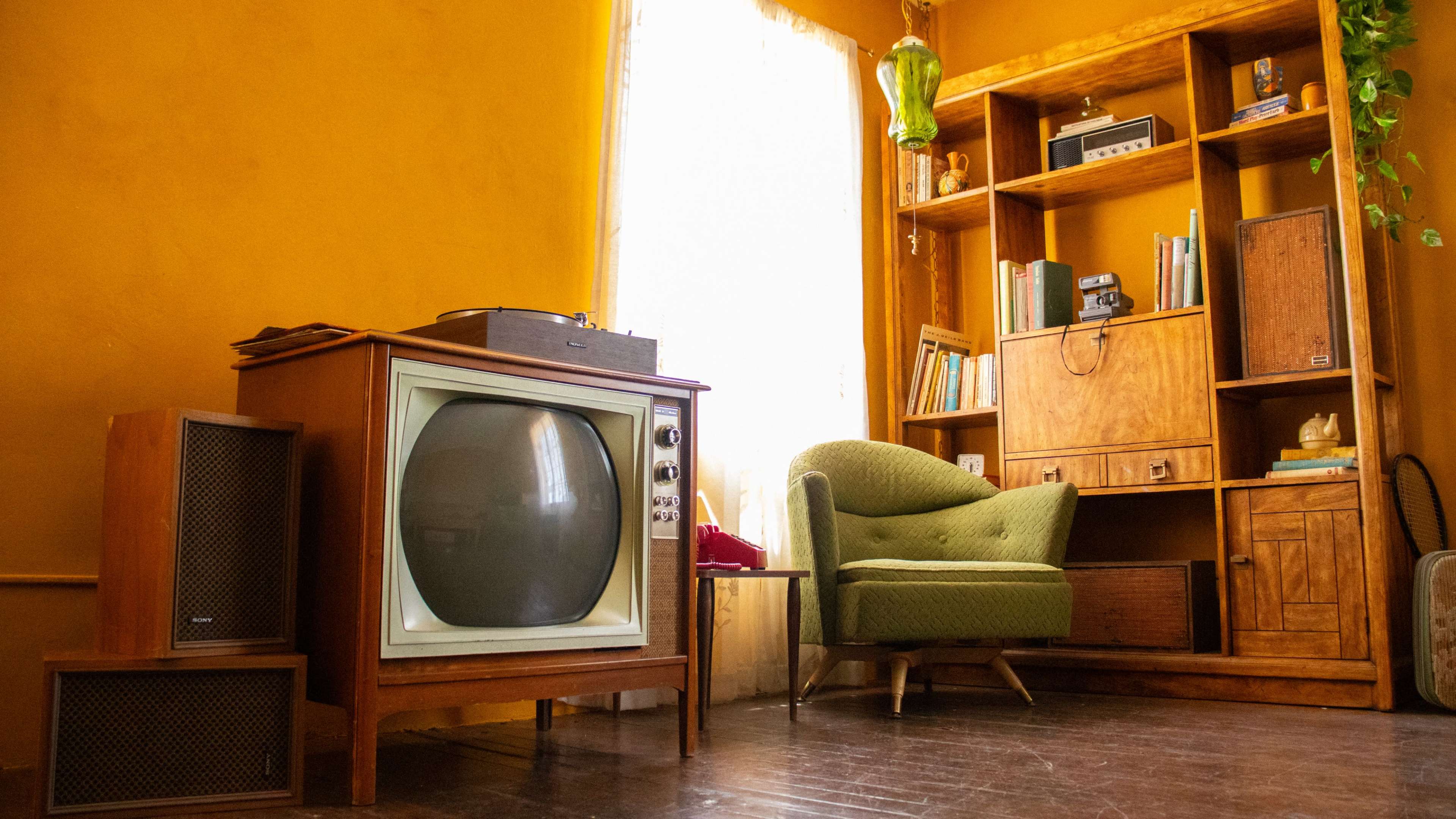 Mid-Century Modern Retro Living Room Set Image in Encanto Village, Phoenix, AZ