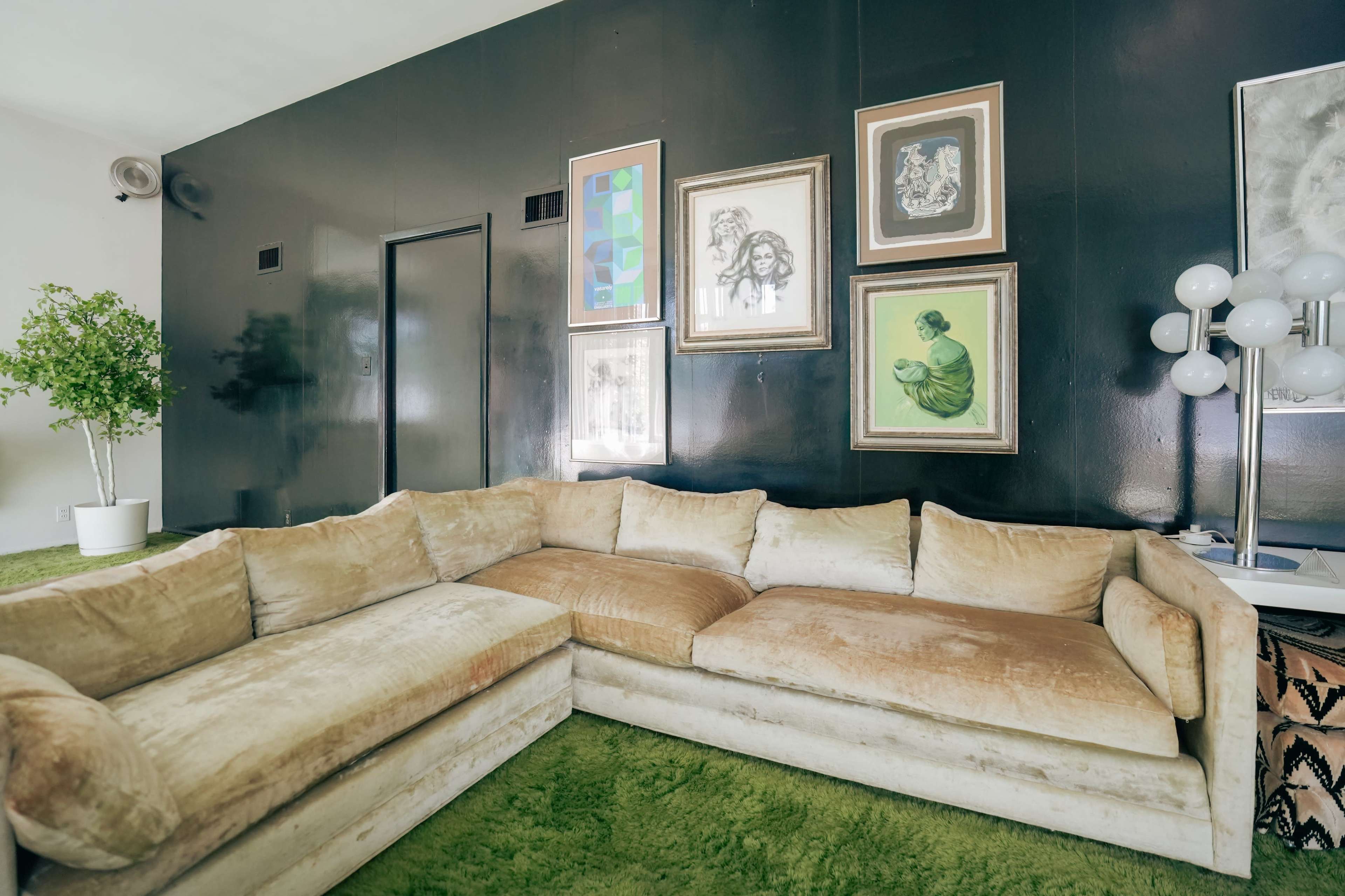 Vintage Furnished Retro House with Natural Light and Carpets Image in Fresh Meadows, Jamaica, NY
