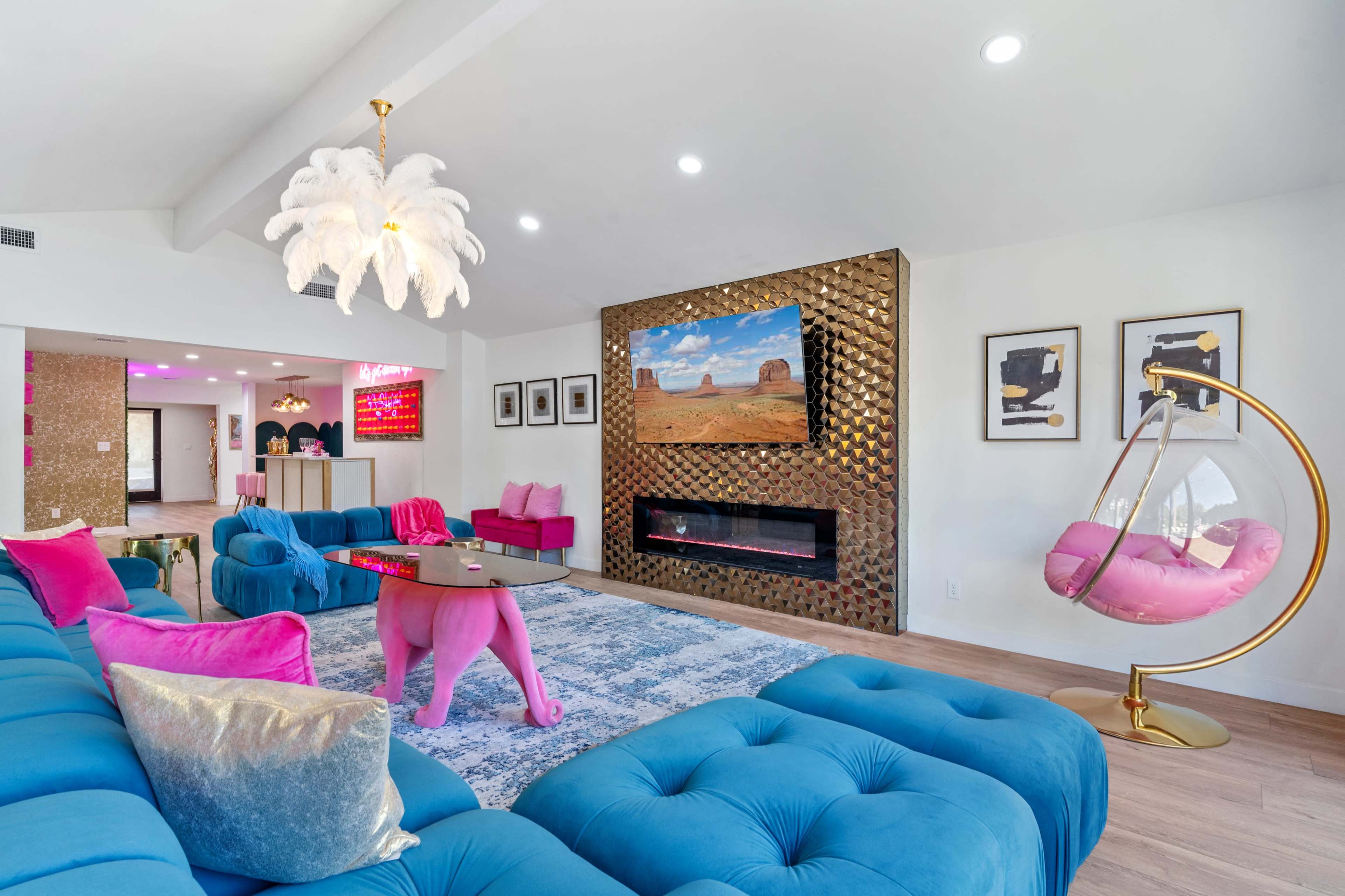 Trendy Girly House with Pool & Spa Image in Fairway Park, scottsdale, AZ