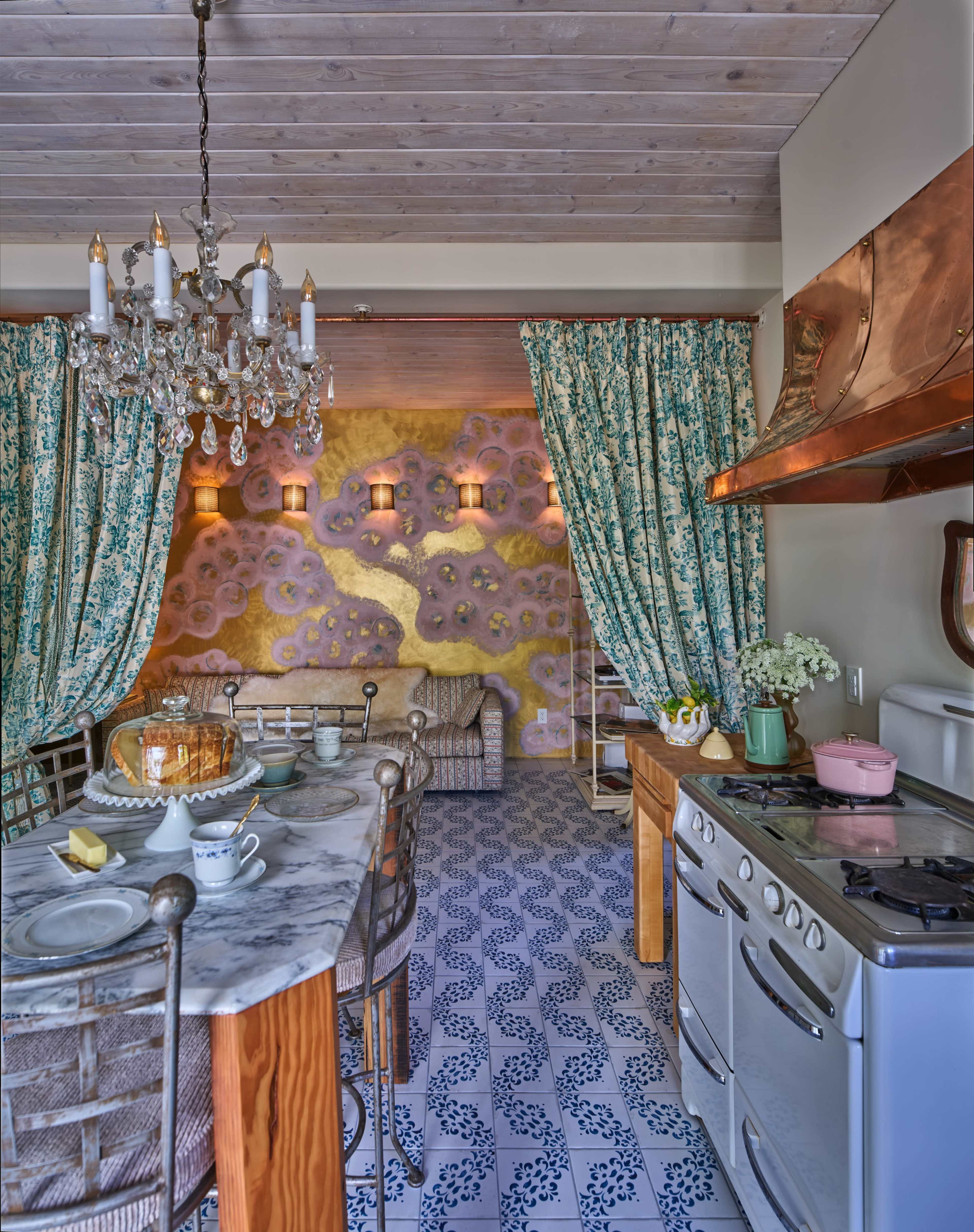 Whimsical Cottage Cottage Bungalow in Lush Gardens Image in Arlington Heights, los angeles, CA