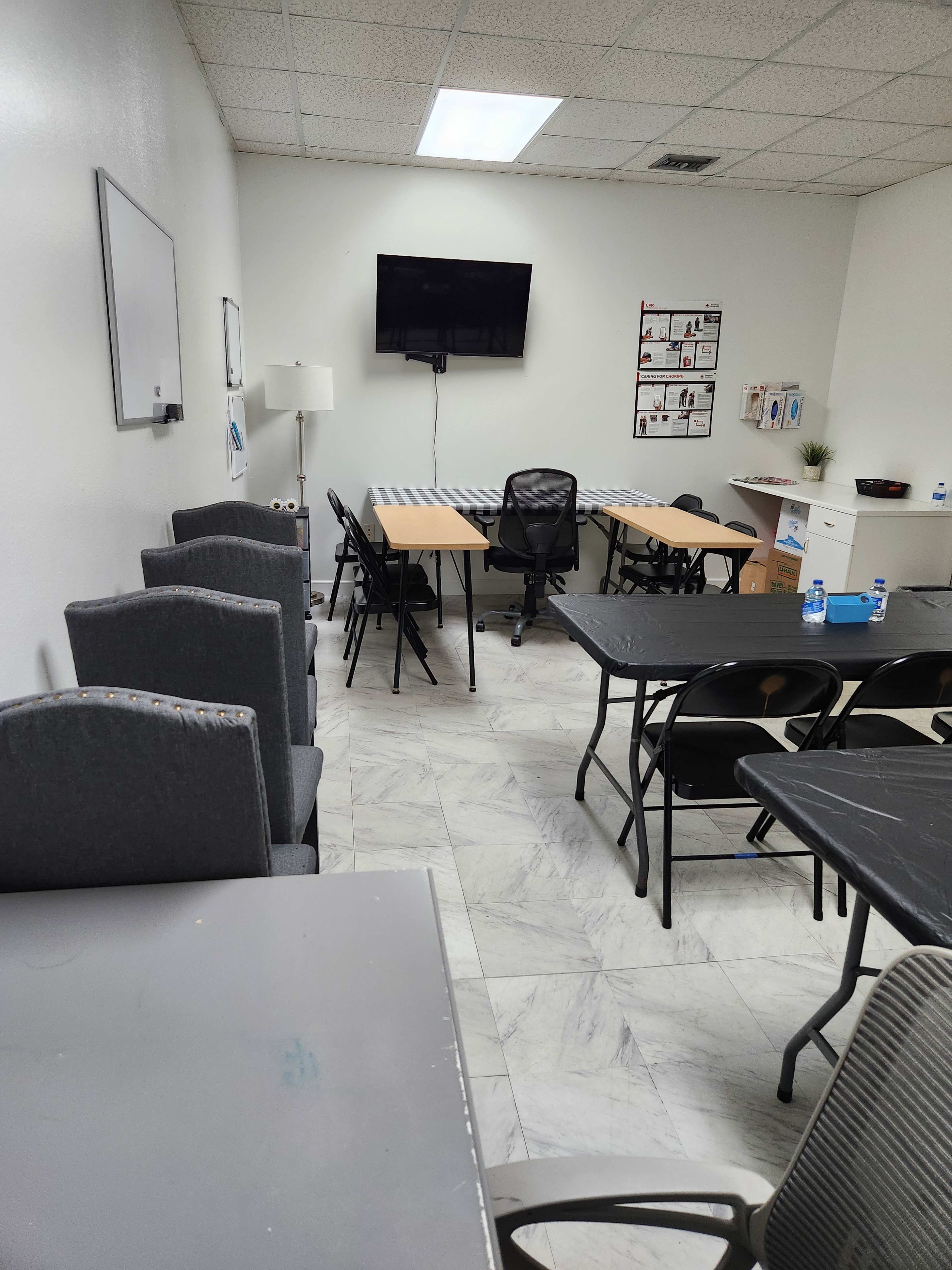 Classroom*Meeting*Party Space near USF Tampa Image in Temple Crest, TAMPA, FL