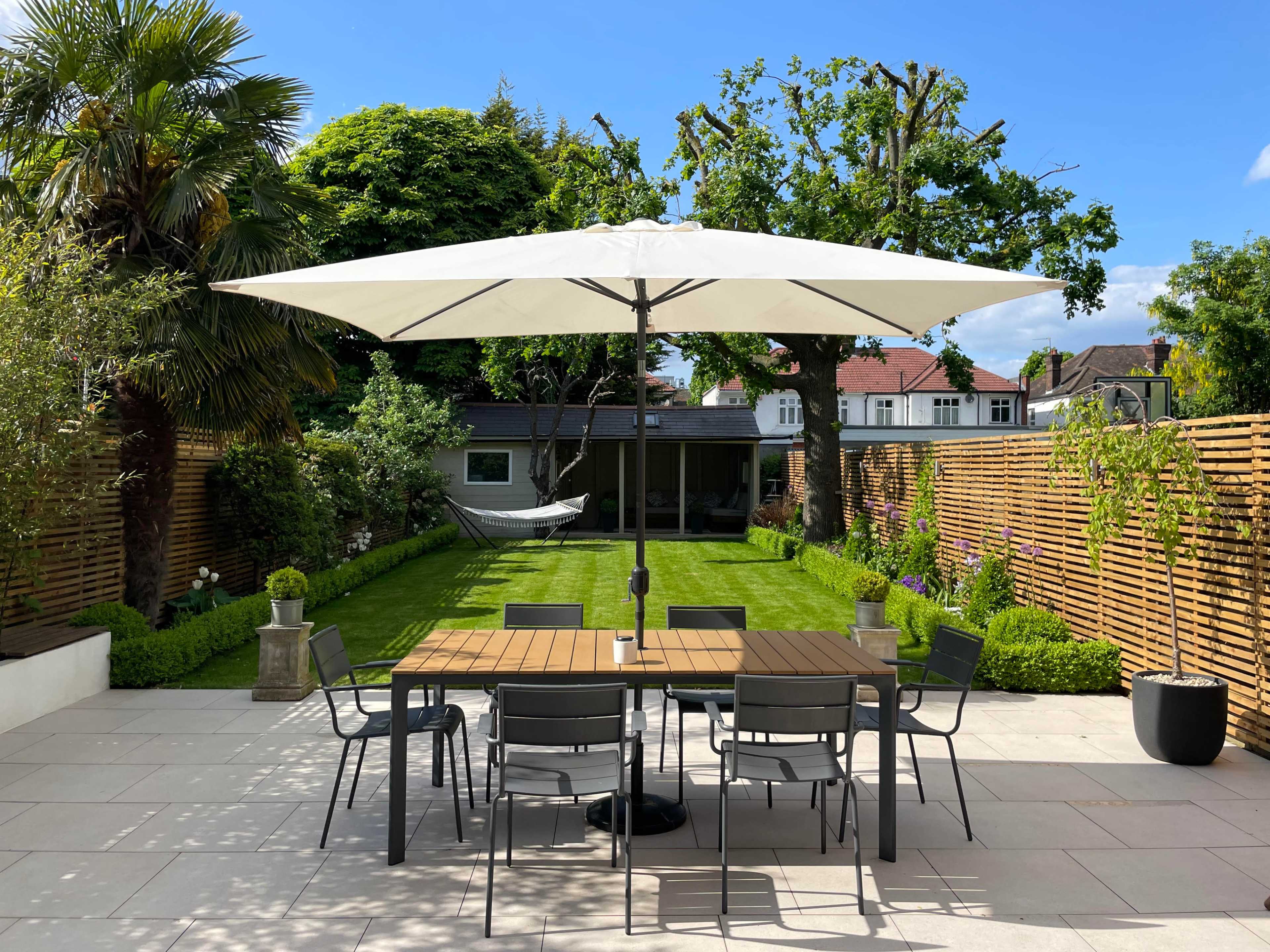 100ft Garden with Large Oak Tree, Summer House Image in Catford, london