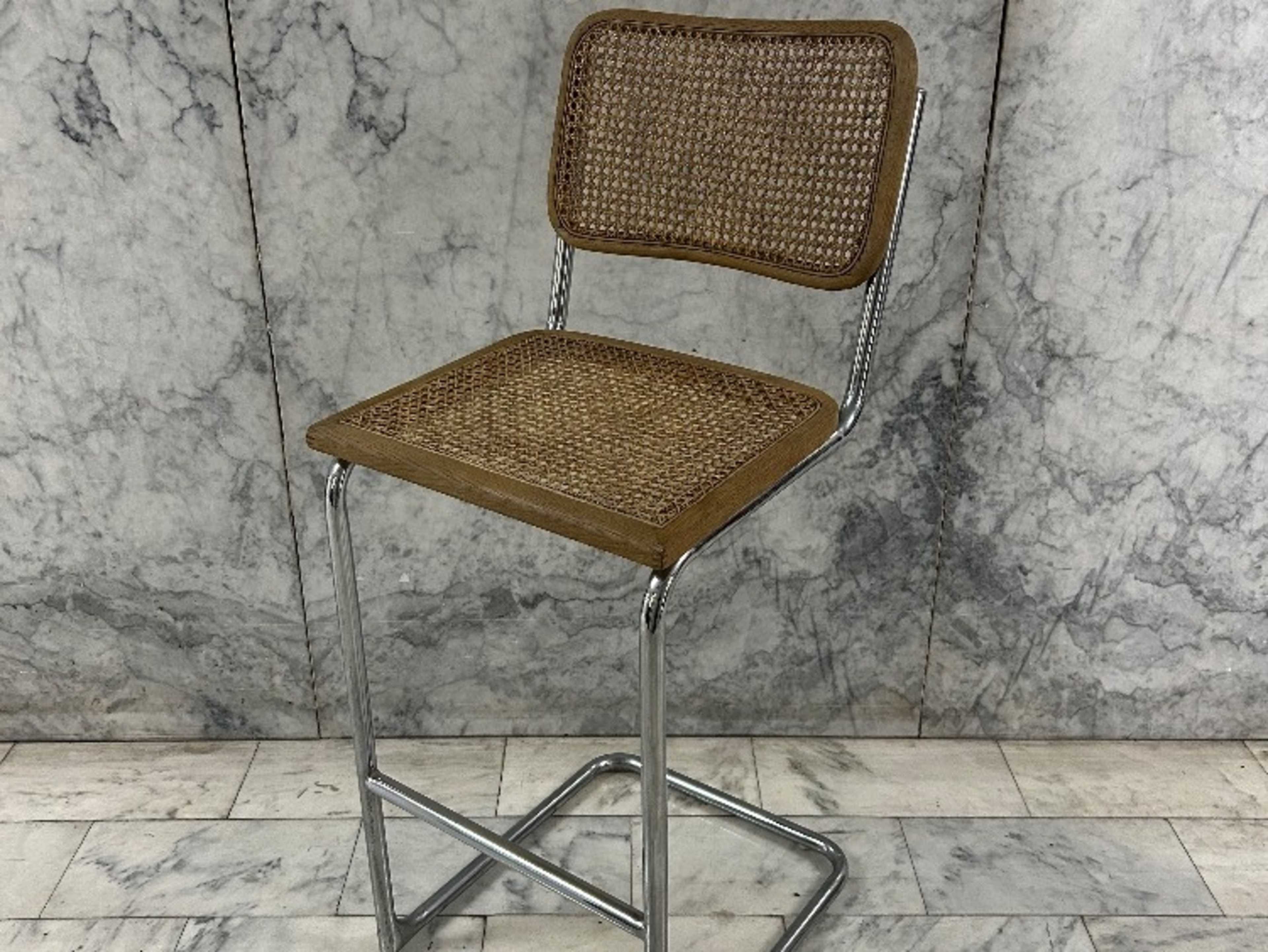 Makeup chair