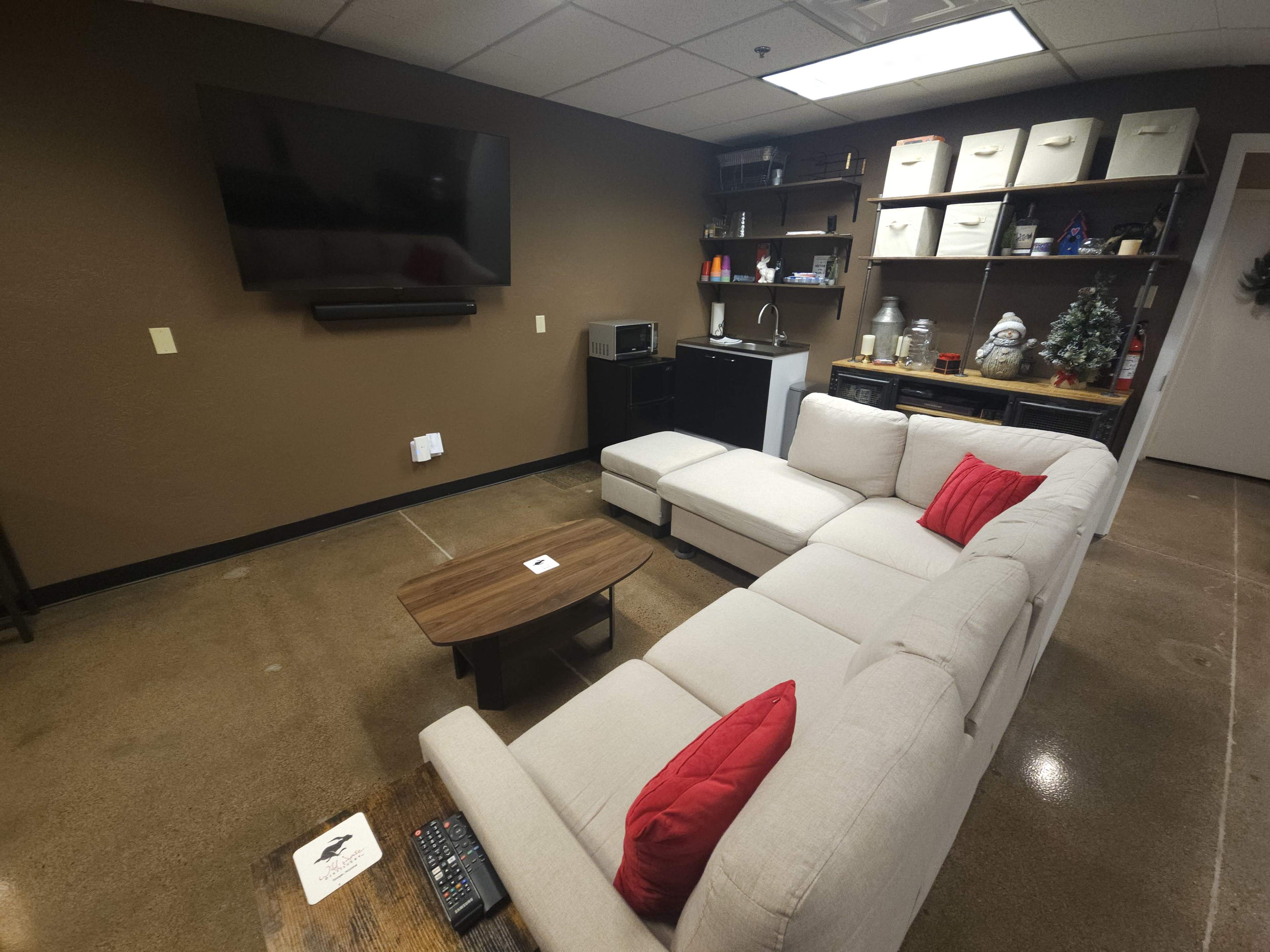 Cozy Multi-Purpose Lounge for Meetings and Parties Image in South Tempe, Tempe, AZ
