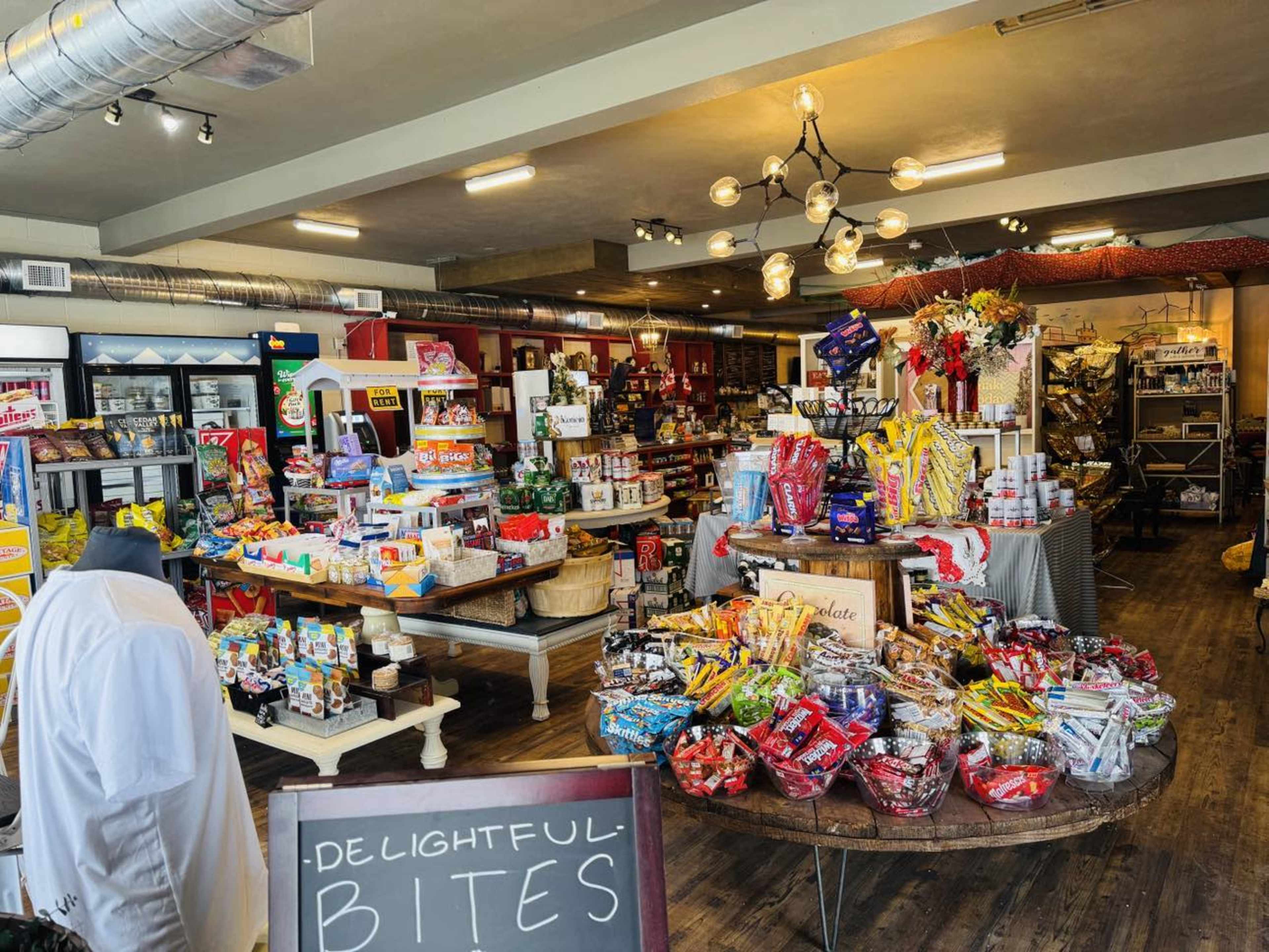 Rustic Country Store with a unique STAY.EAT.SHOP concept in Niagara Benchlands Winery Region Image in Campden, Campden, ON