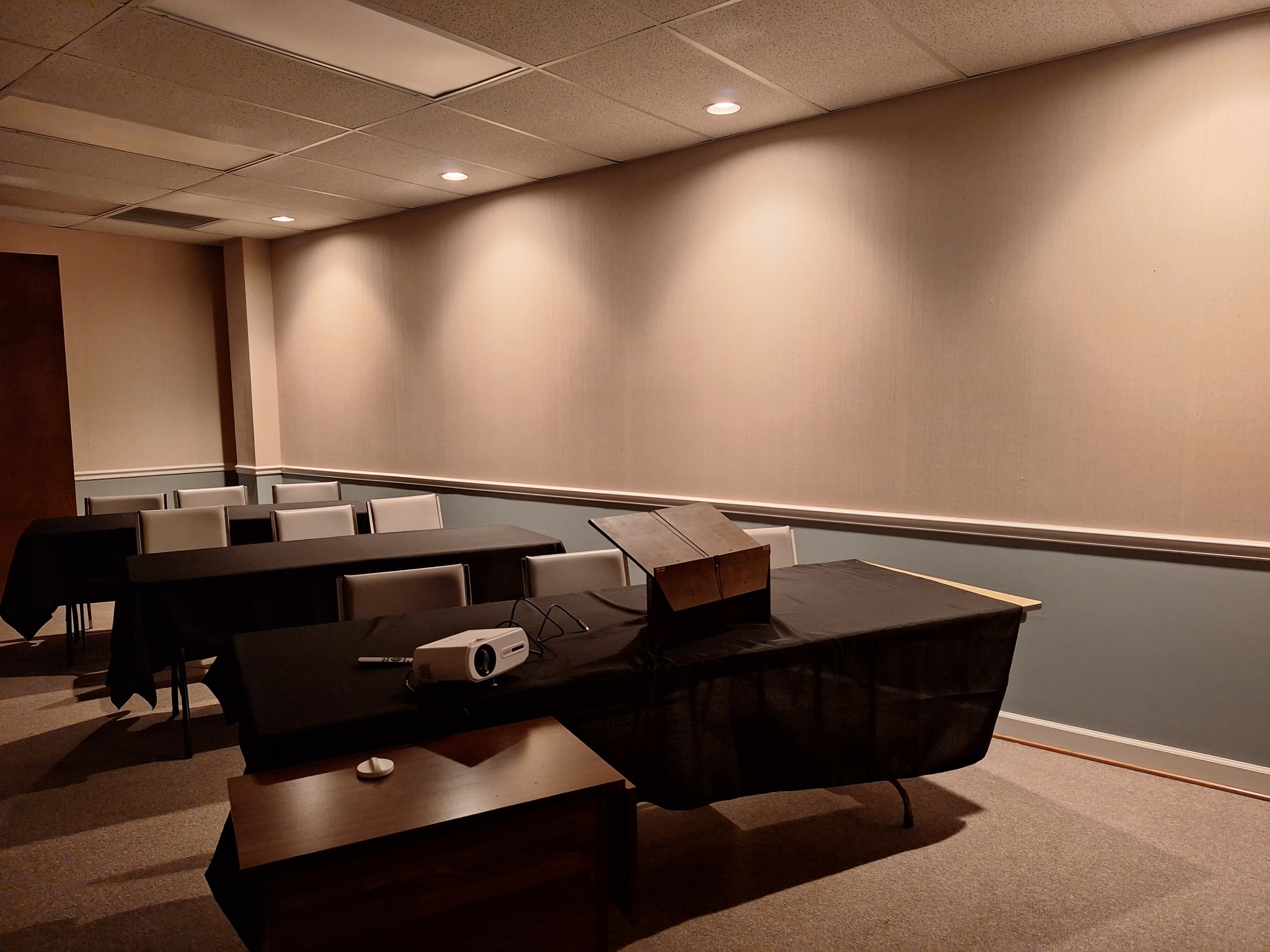 Spacious Conference Room Perfect for Meetings, Workshops, Classroom and Presentations Minutes from the Airport Image in South Nashville, Nashville, TN