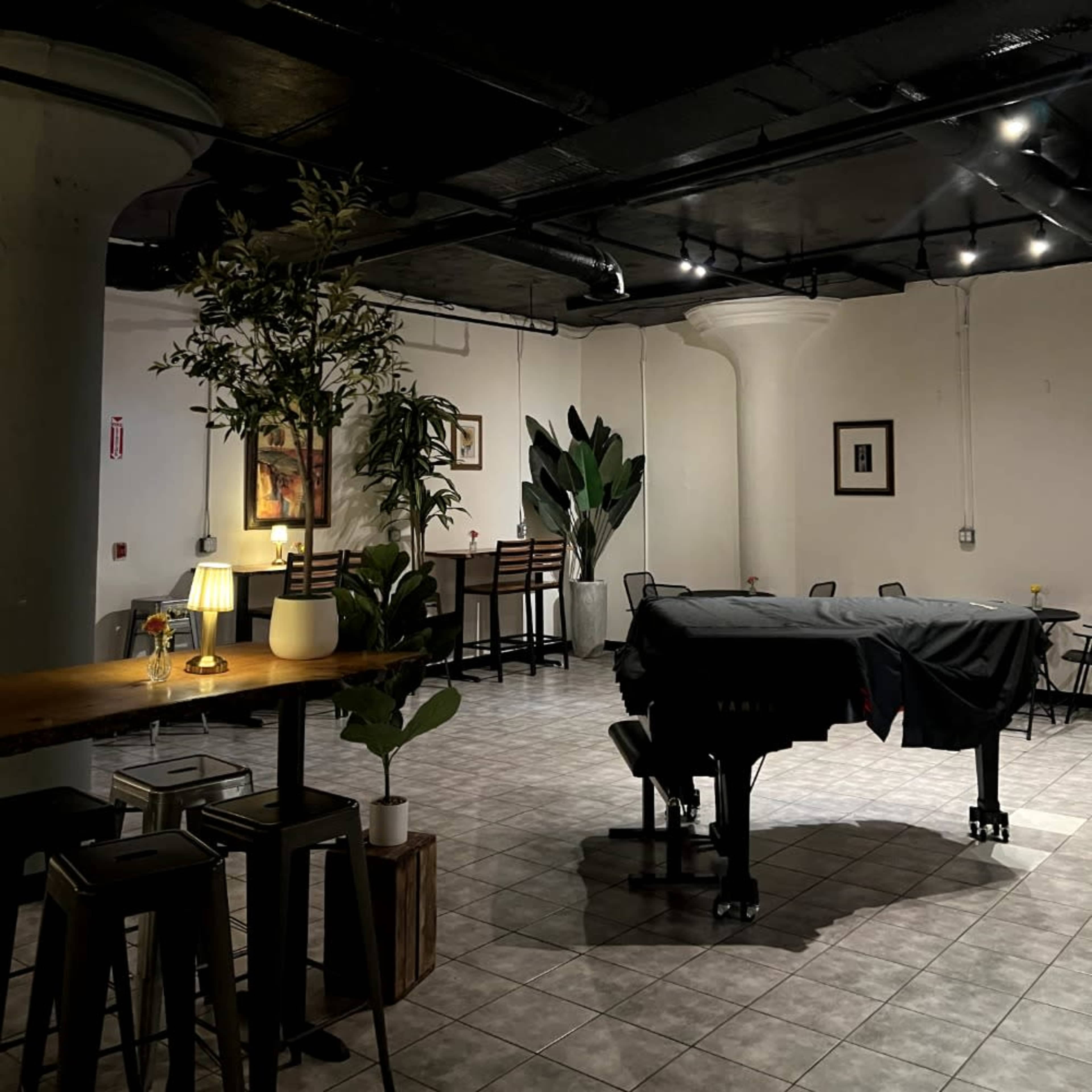 Versatile Cozy Venue on Hancock Street, Walkable to Quincy Cente Image in Quincy, Quincy, MA