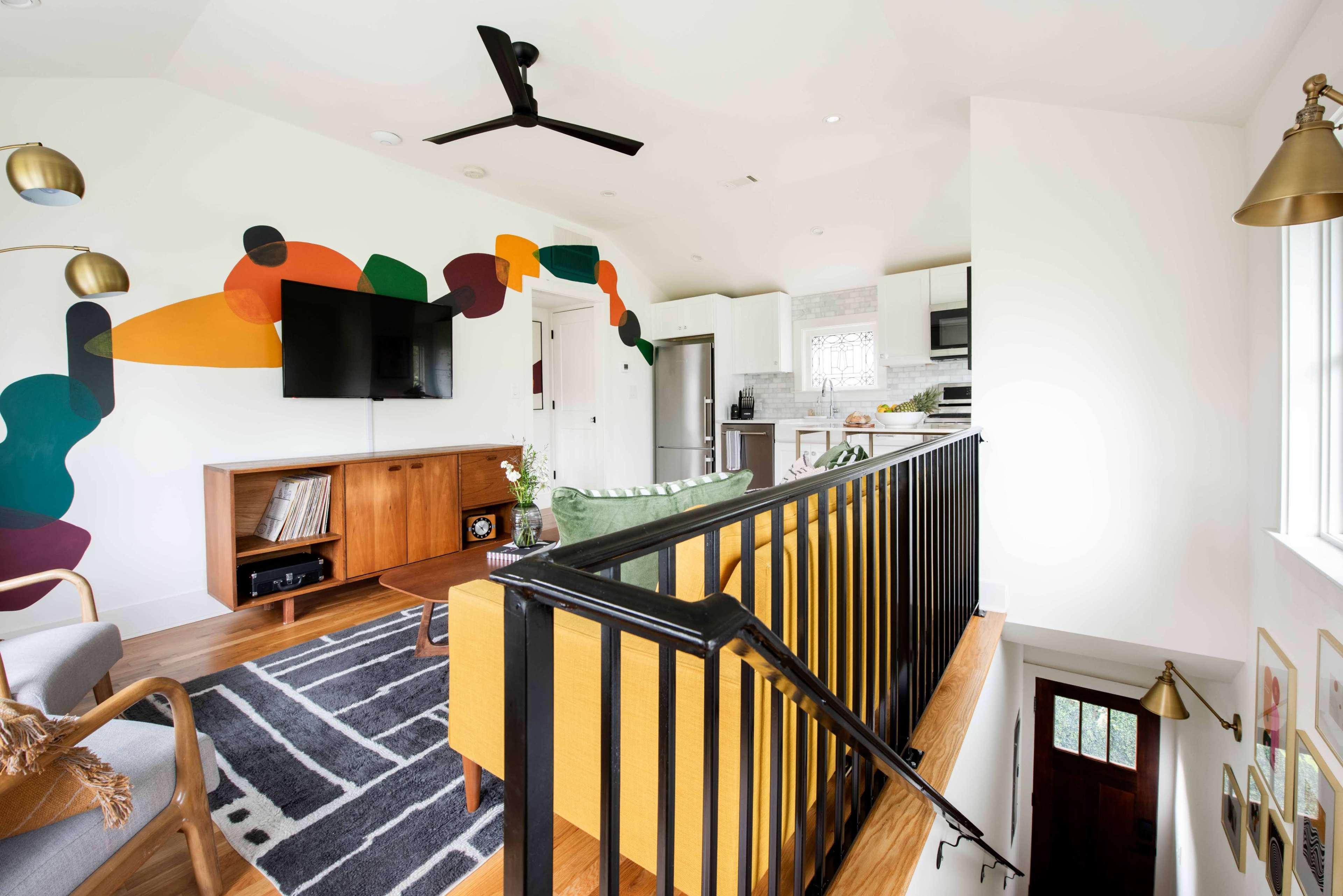 Alley Oop - 1BR Chic Carriage WFH Ready + Parking Image in Kirkwood, Atlanta, GA