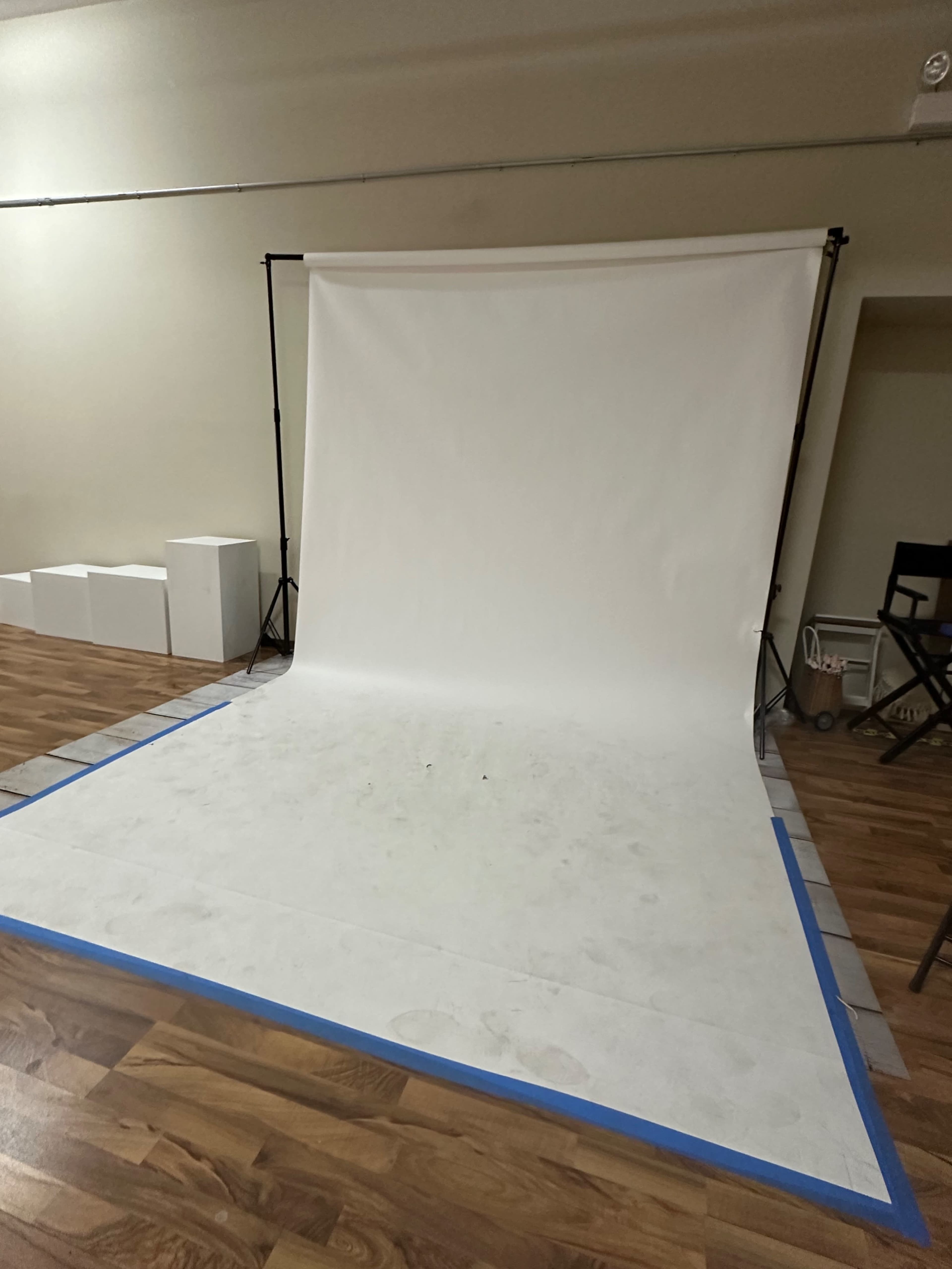 Cozy Downtown Aurora Studio for Photoshoots & Content Image in Aurora Township, Aurora, IL