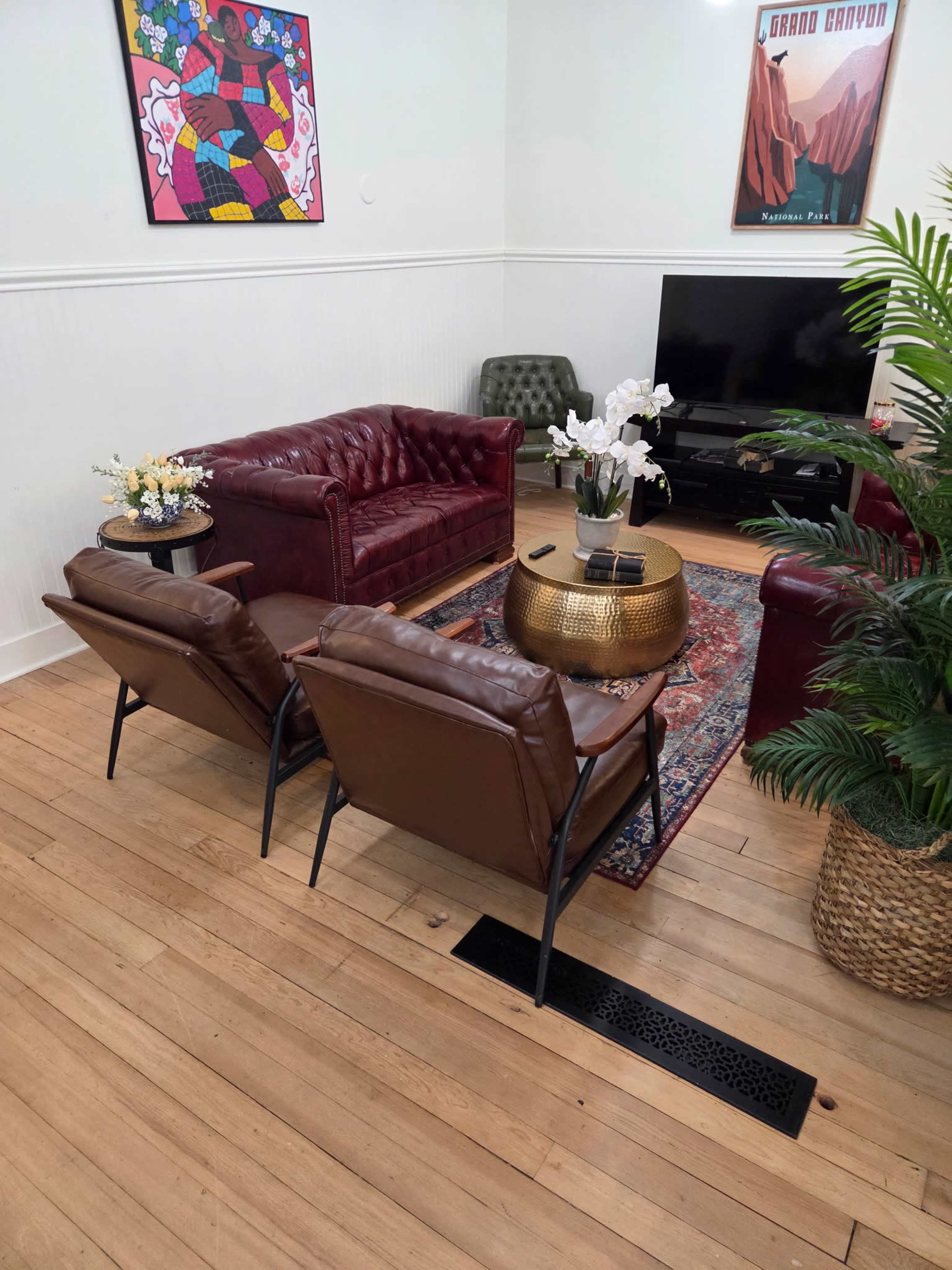 Versatile Private Event Space with Lounge & Wellness Amenities Image in Snohomish, Snohomish, WA