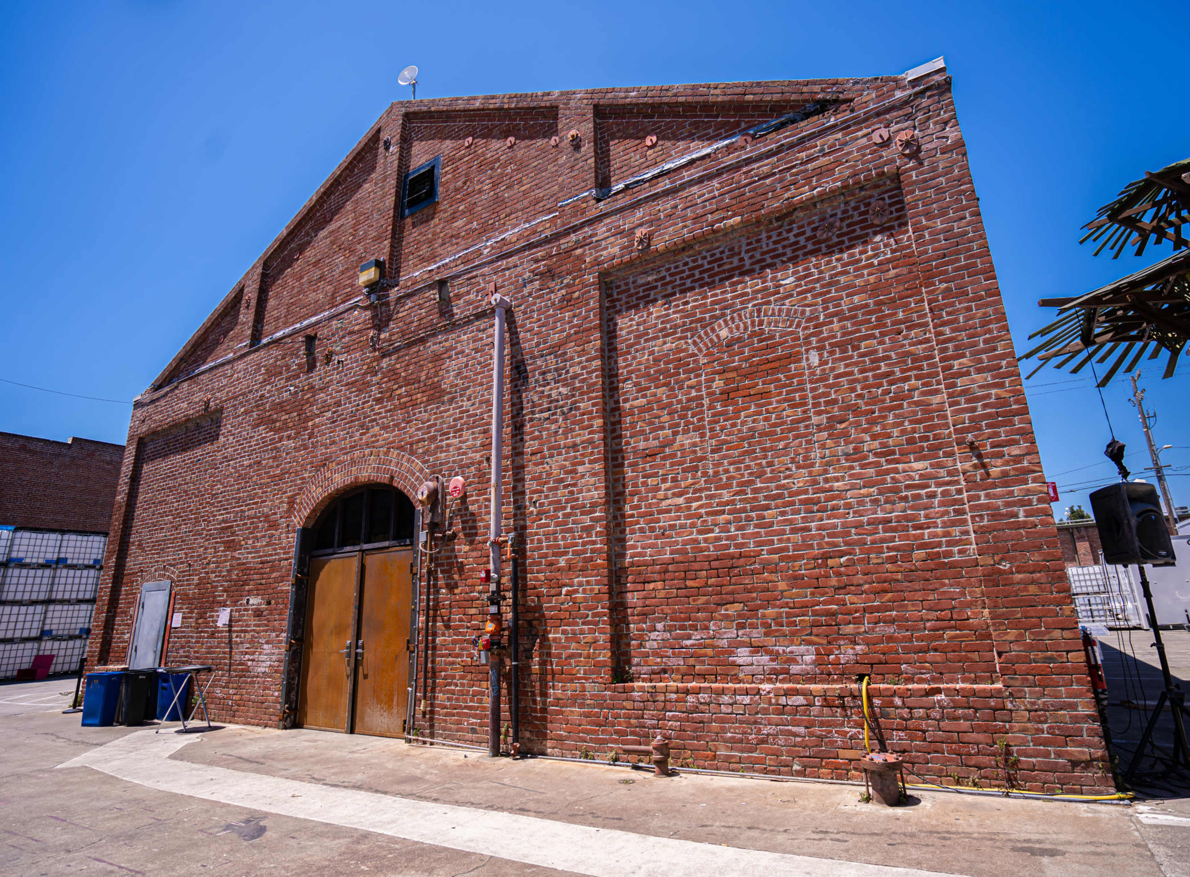 Industrial-Chic Warehouse with Iconic Sound & Lighting Options Image in East Peralta, Oakland, CA