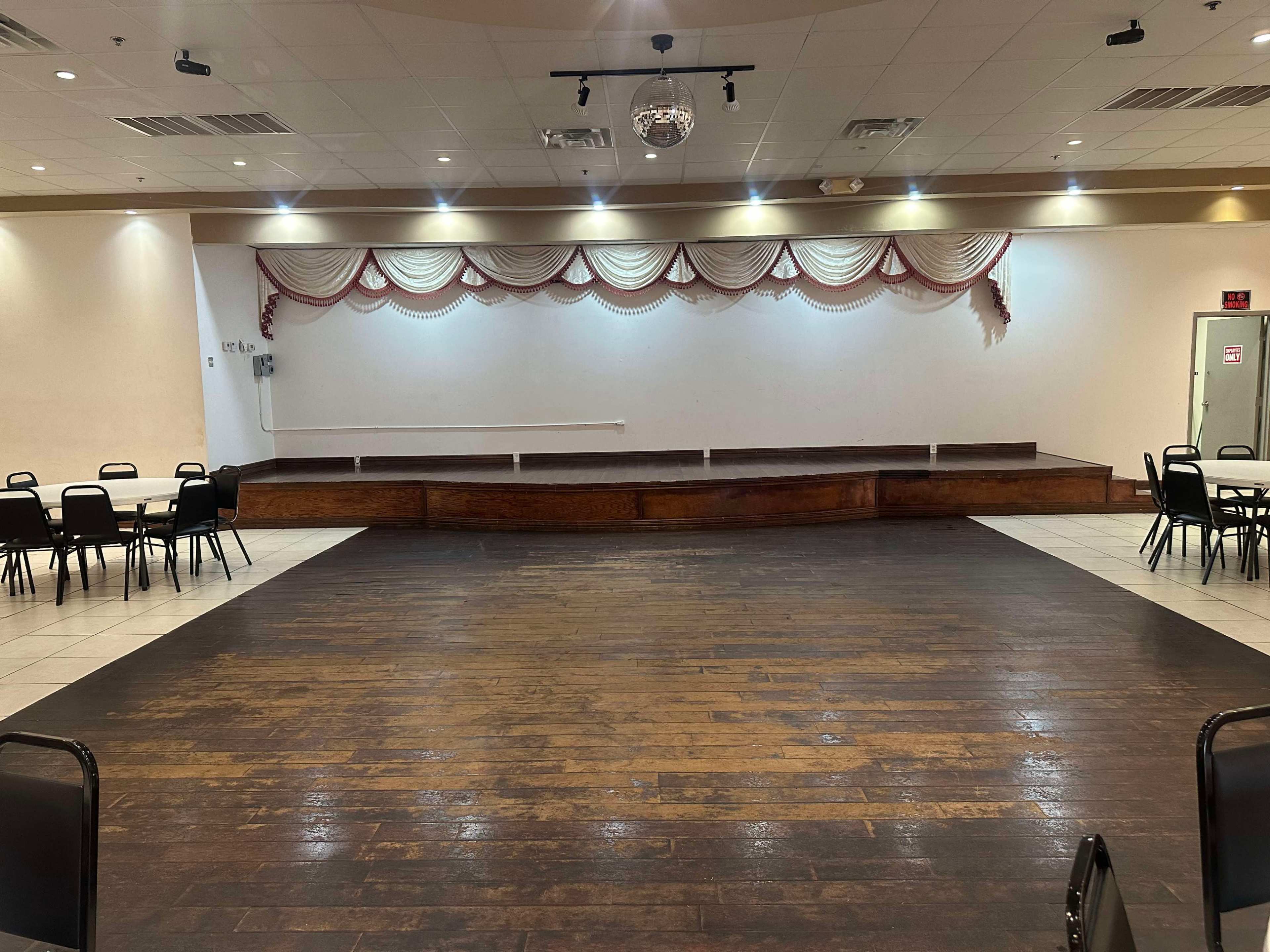 South Houston, Spacious banquet hall, Image in South Acres / Crestmont Park, Houston, TX