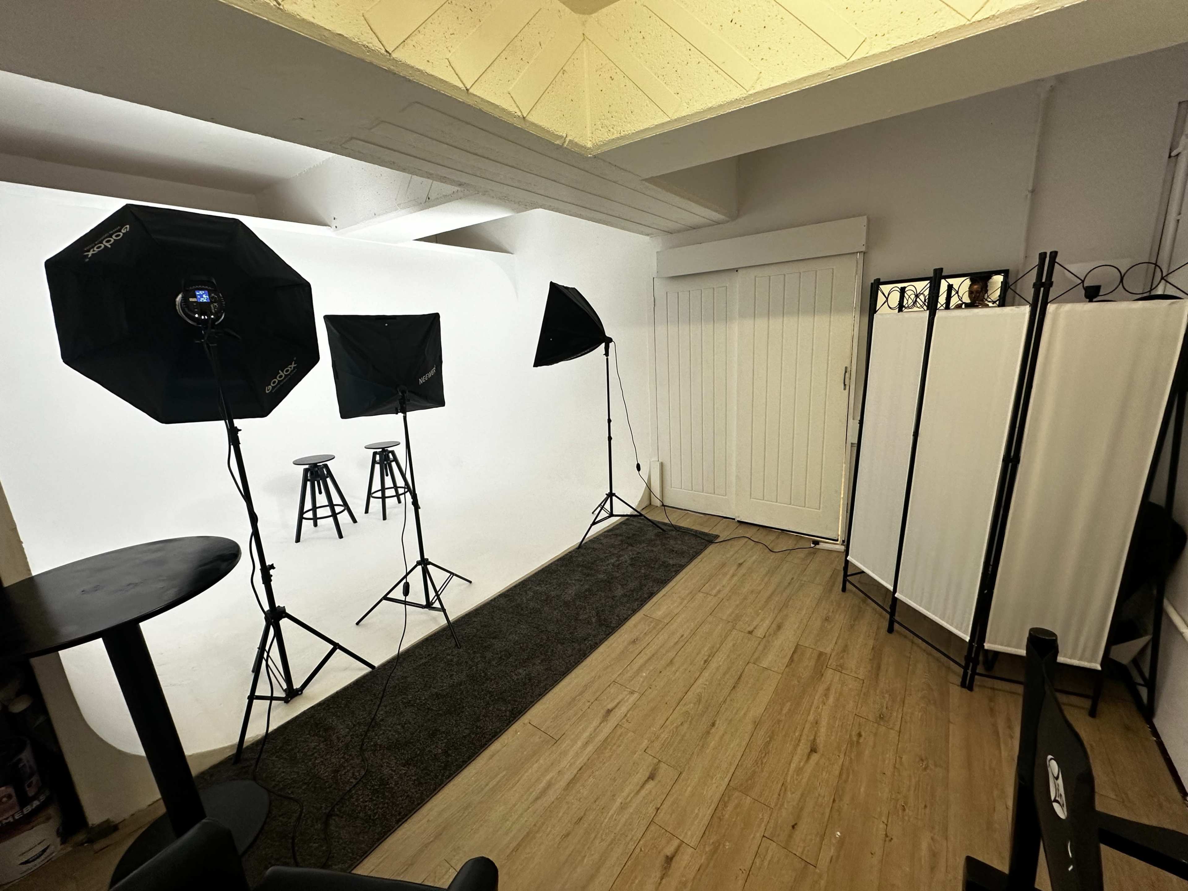 Modern Photography Studio Image in Peckham, LONDON, ENG