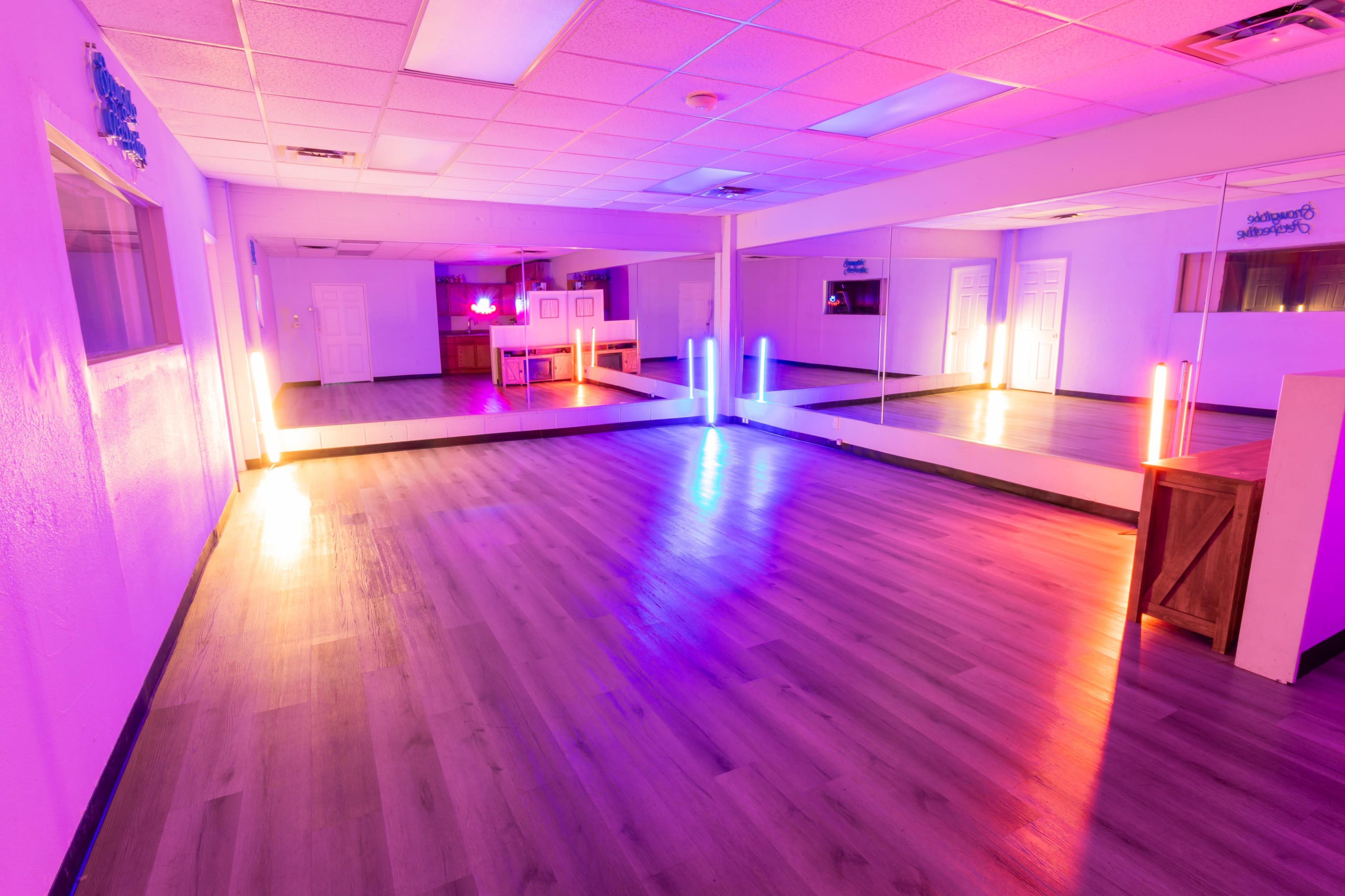 Clean Private Dance Studio Image in Santa Fe Springs, Santa Fe Springs, CA