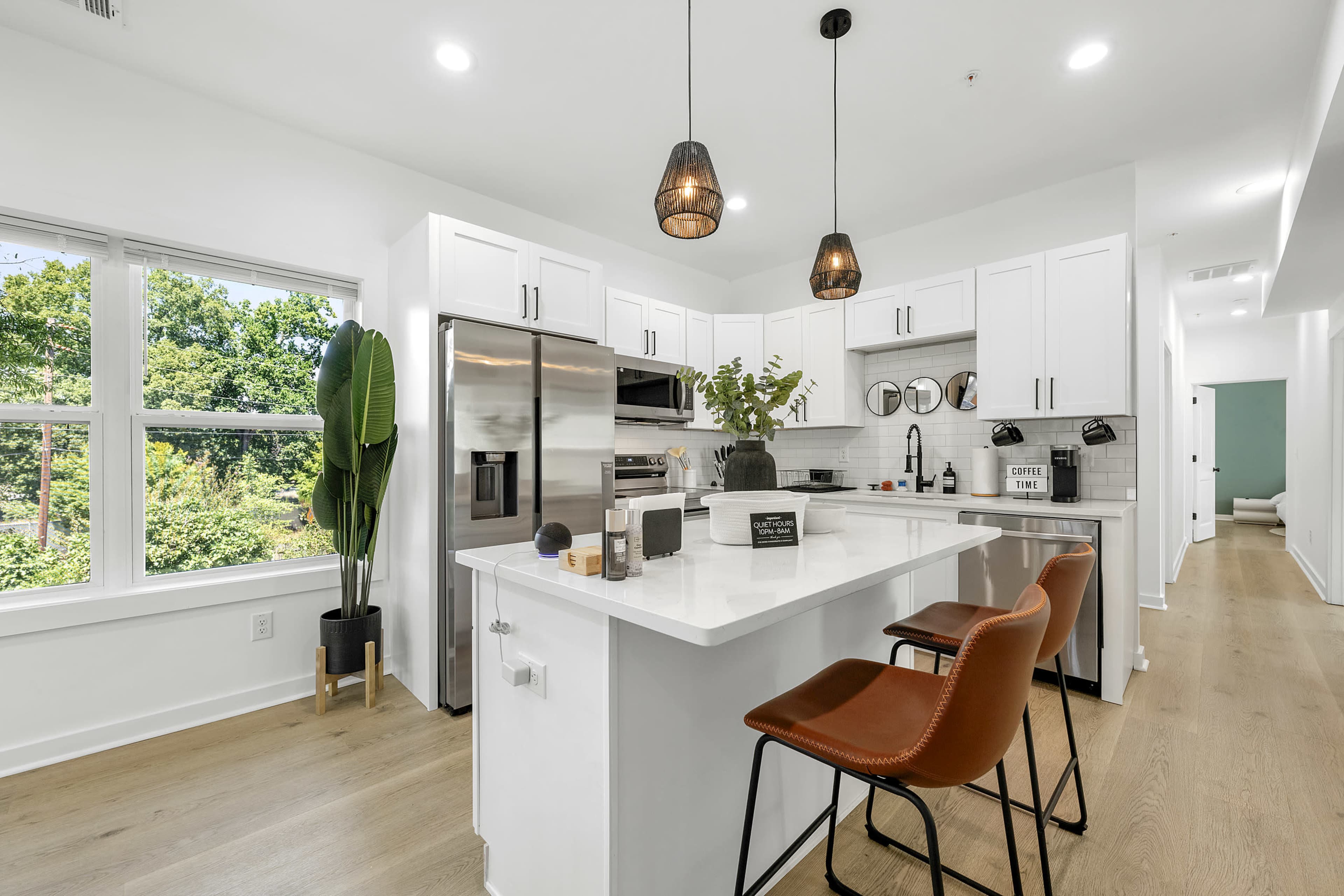 Spacious Modern Condo with Skyline View Image in Sylvan Hills, Atlanta, GA