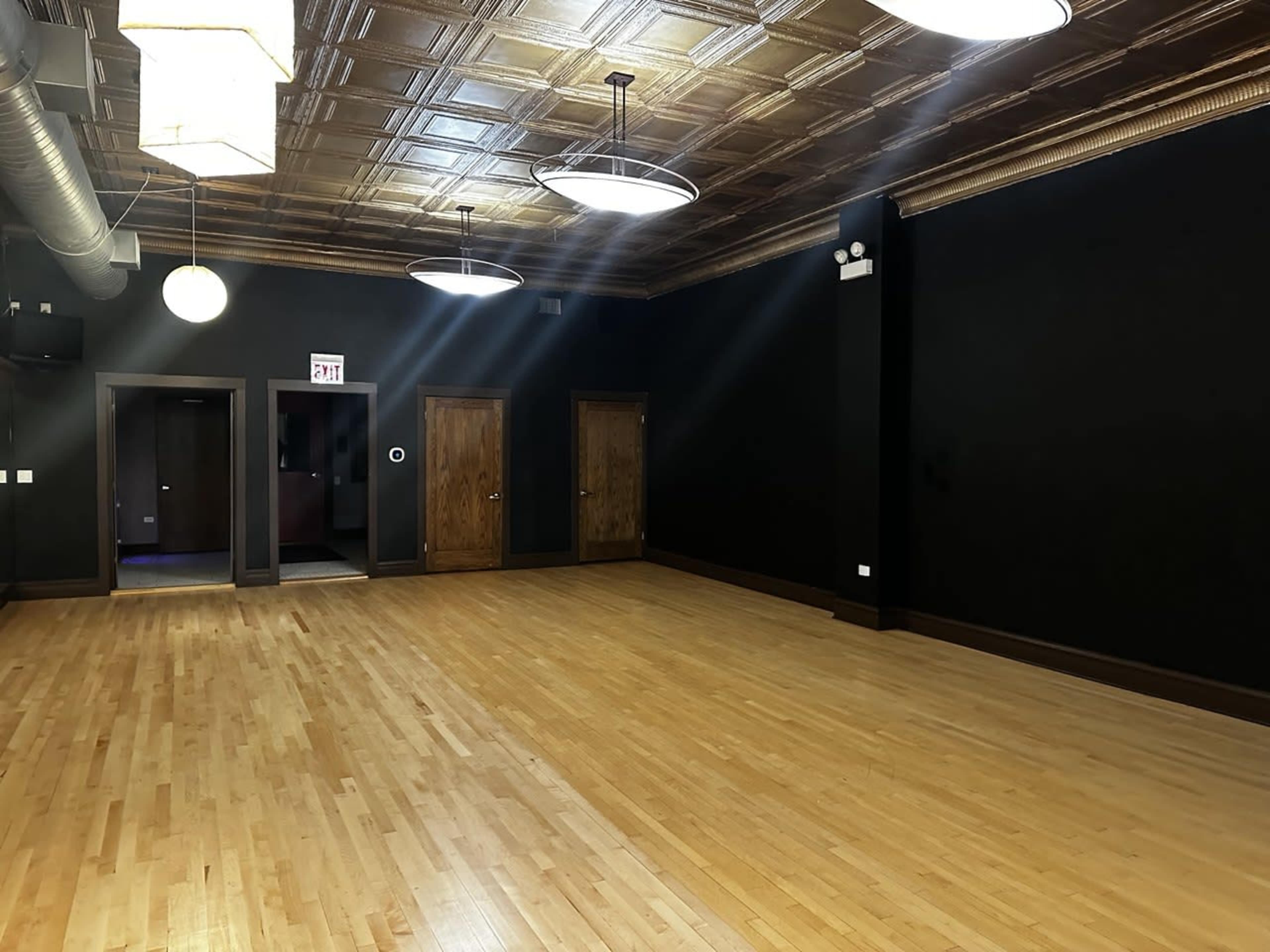 Spacious Dance Studio for rehearsals and classes Image in Portage Park, chicago, IL