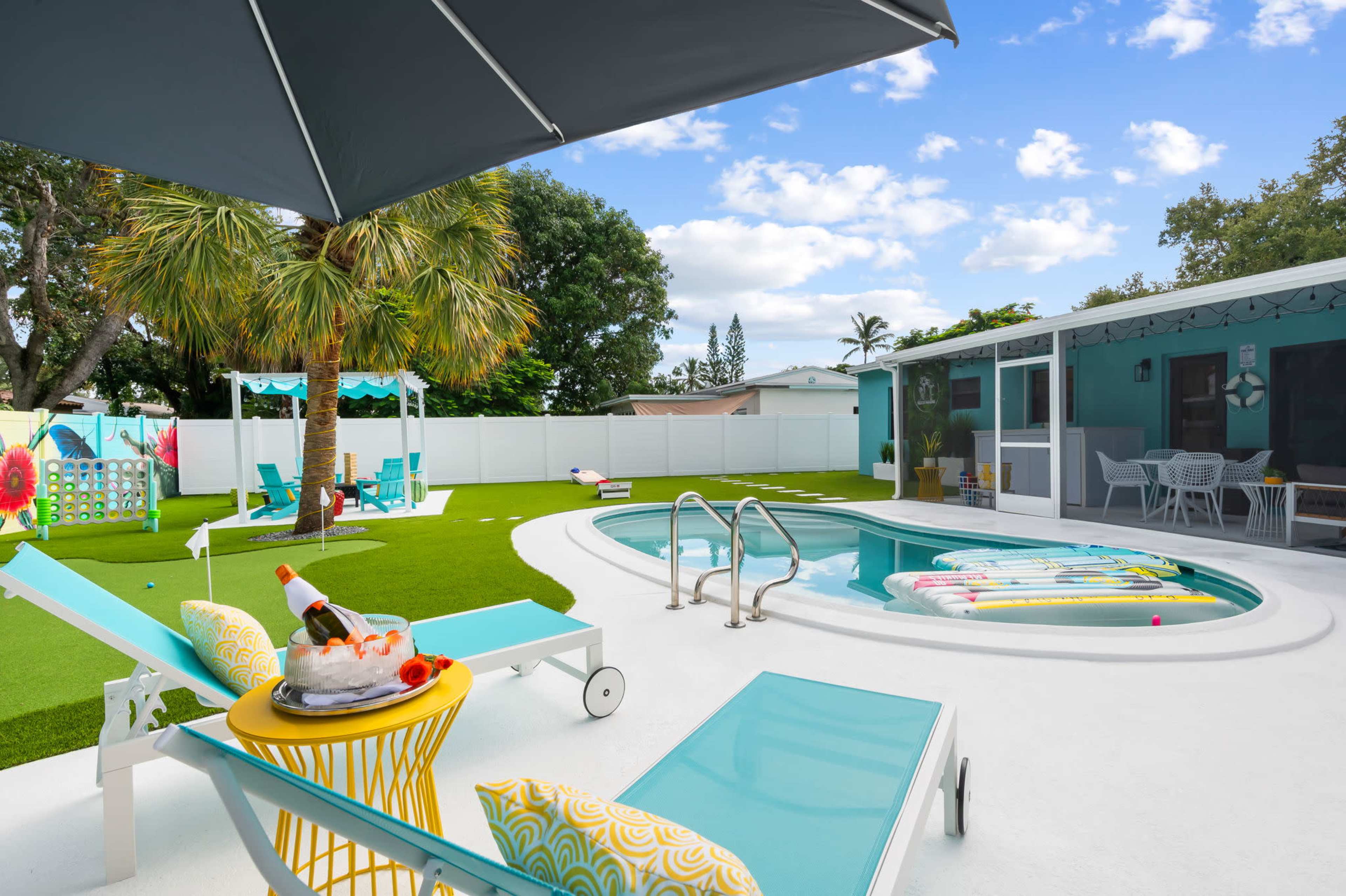 New•Pool•MiniGolf•OutdoorGames•PetFriendly Image in Edgewood, Fort Lauderdale, FL