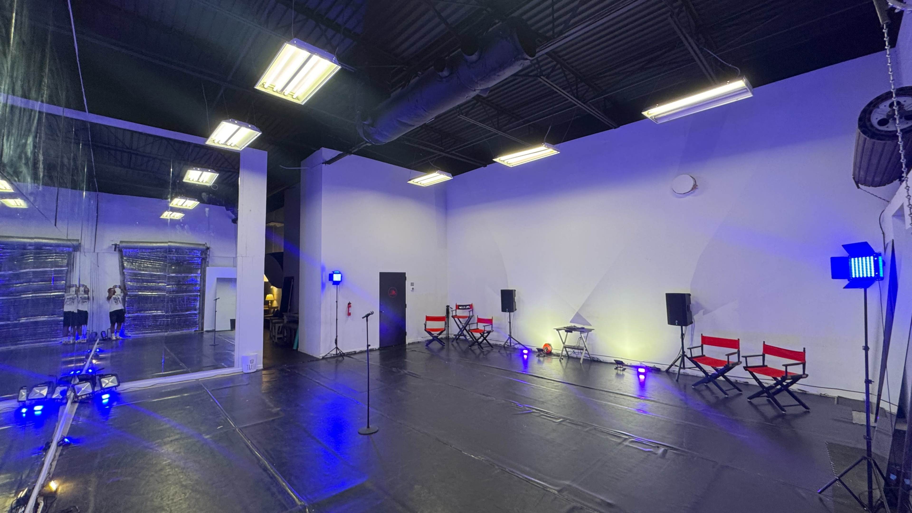 ENTIRE 3500 Sq ft Creative Space Green Screen, Black, & White Cyc Walls with Private Dance Studio Image in Atlanta, Atlanta, GA