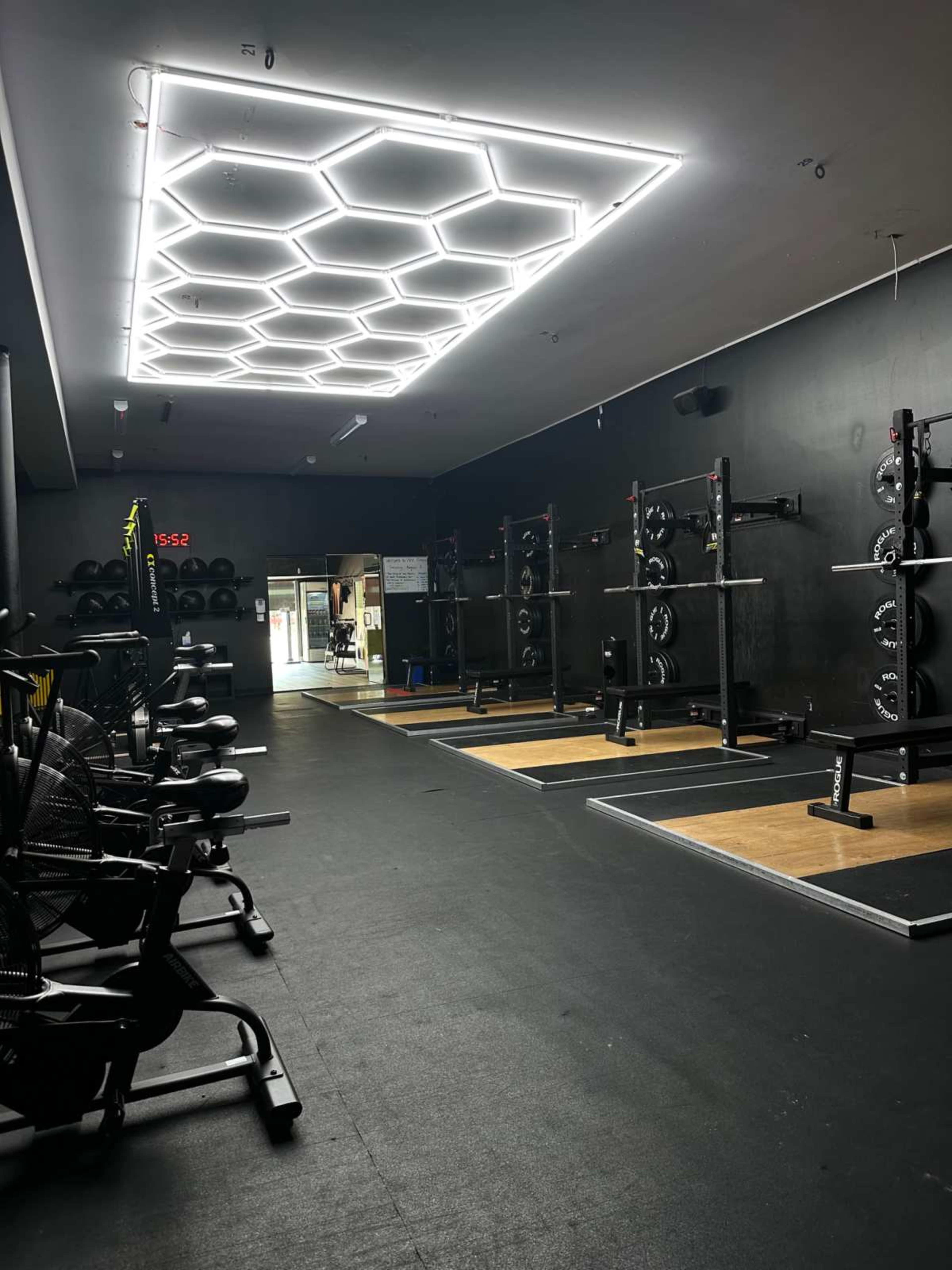 5000 SQFT Fitness Room, Encino, CA Production Peerspace