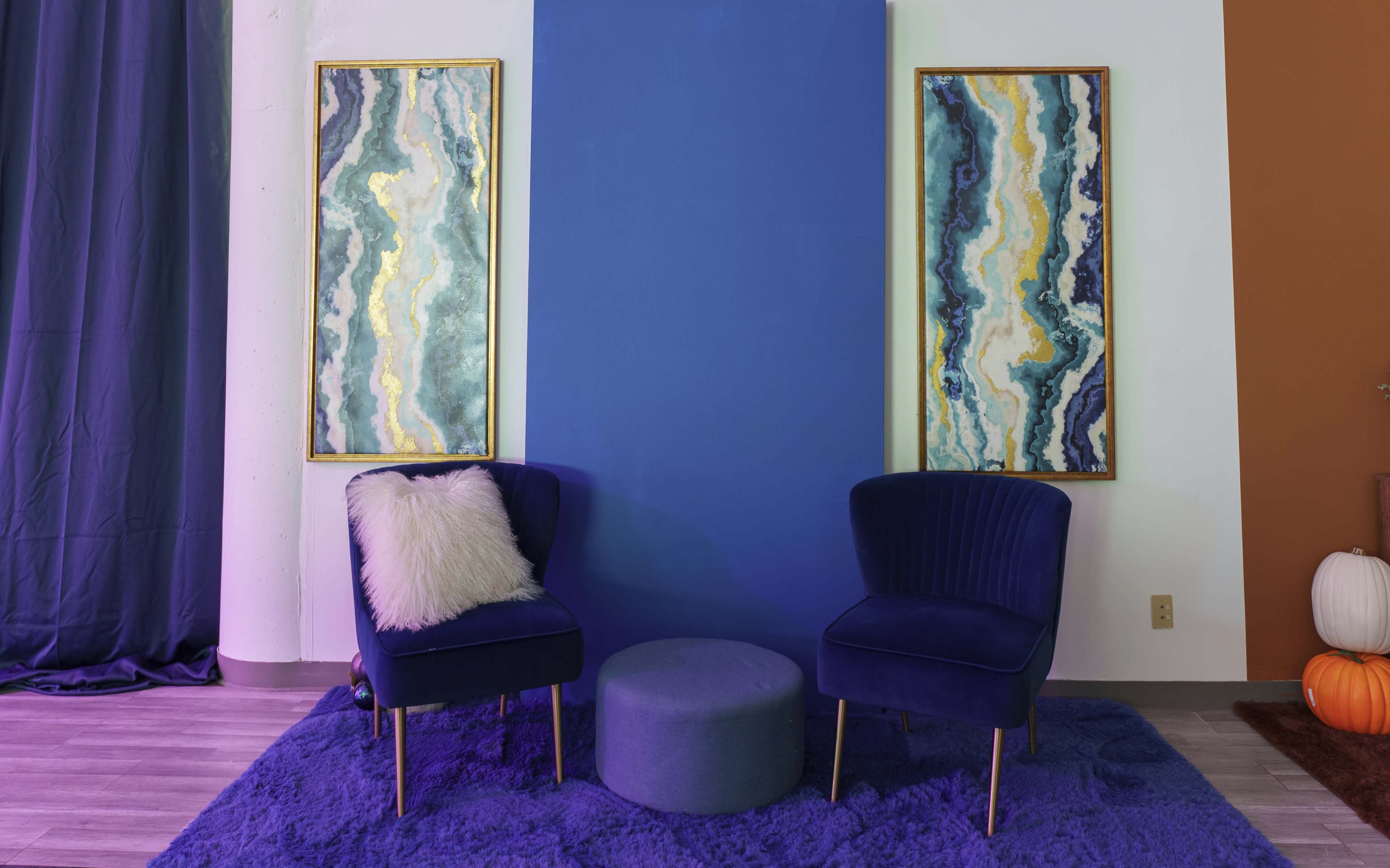 North Loop Creative Space, Infinity Wall, 10 colors of paper, LED effects, Lighting included, 12 unique sets Image in Hawthorne, Minneapolis, MN