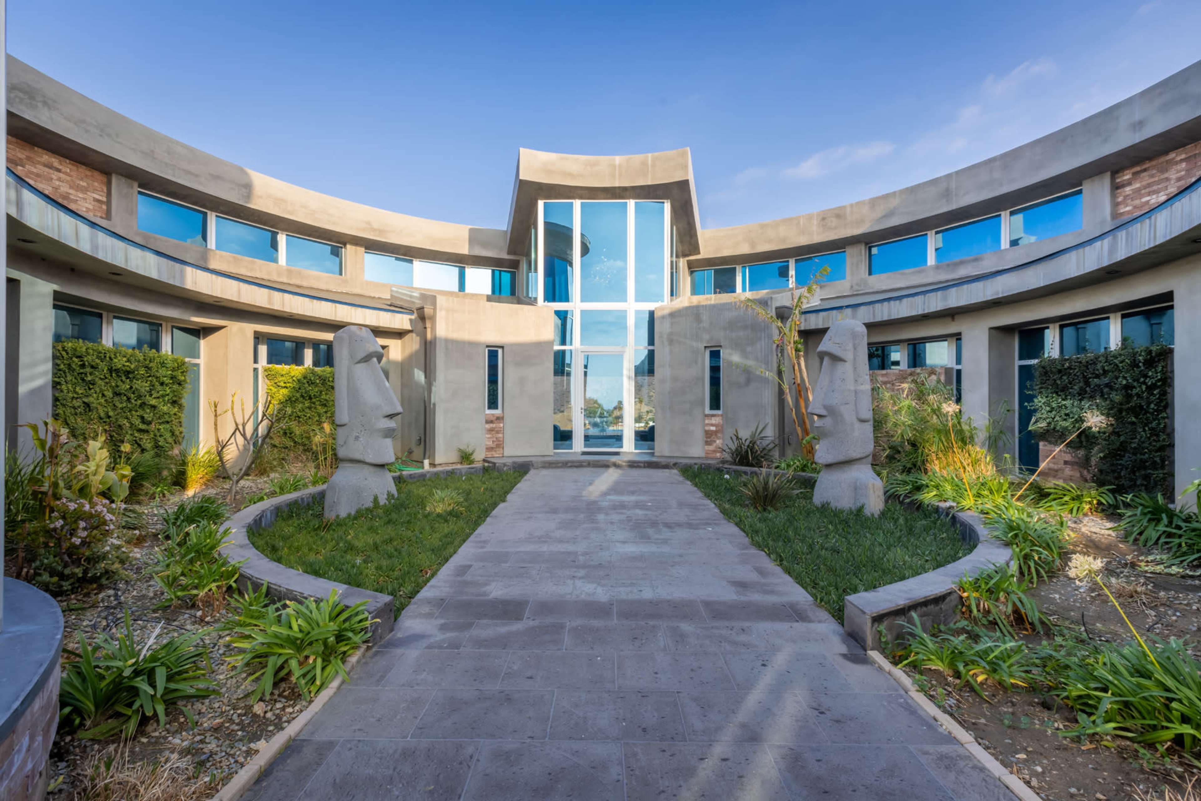 Private, gated hilltop contemporary home with amazing 360 degree views Image in Shadow Hills, Sunland, CA