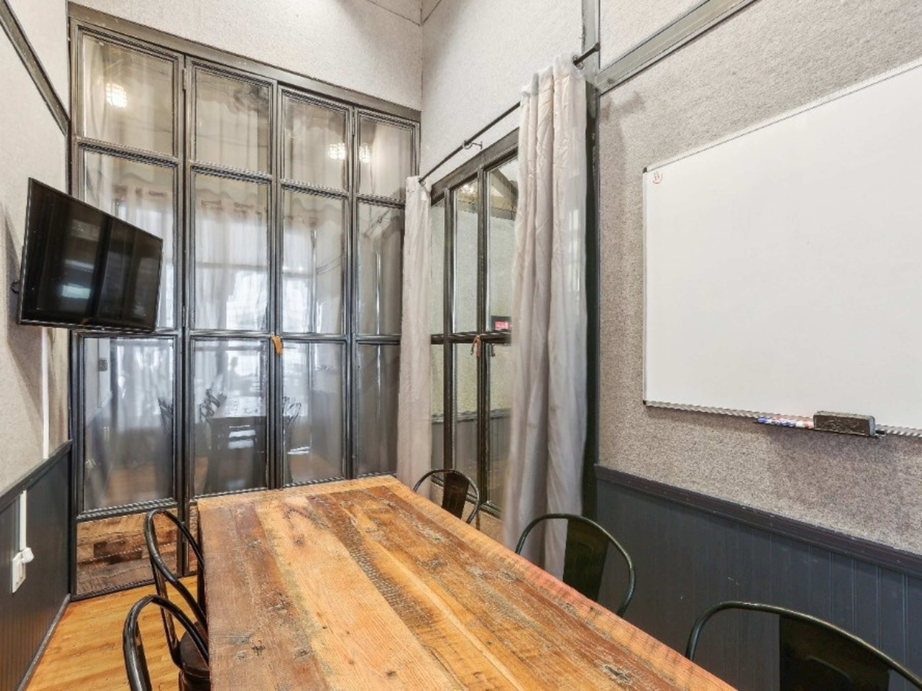 Lounge area for 6 people