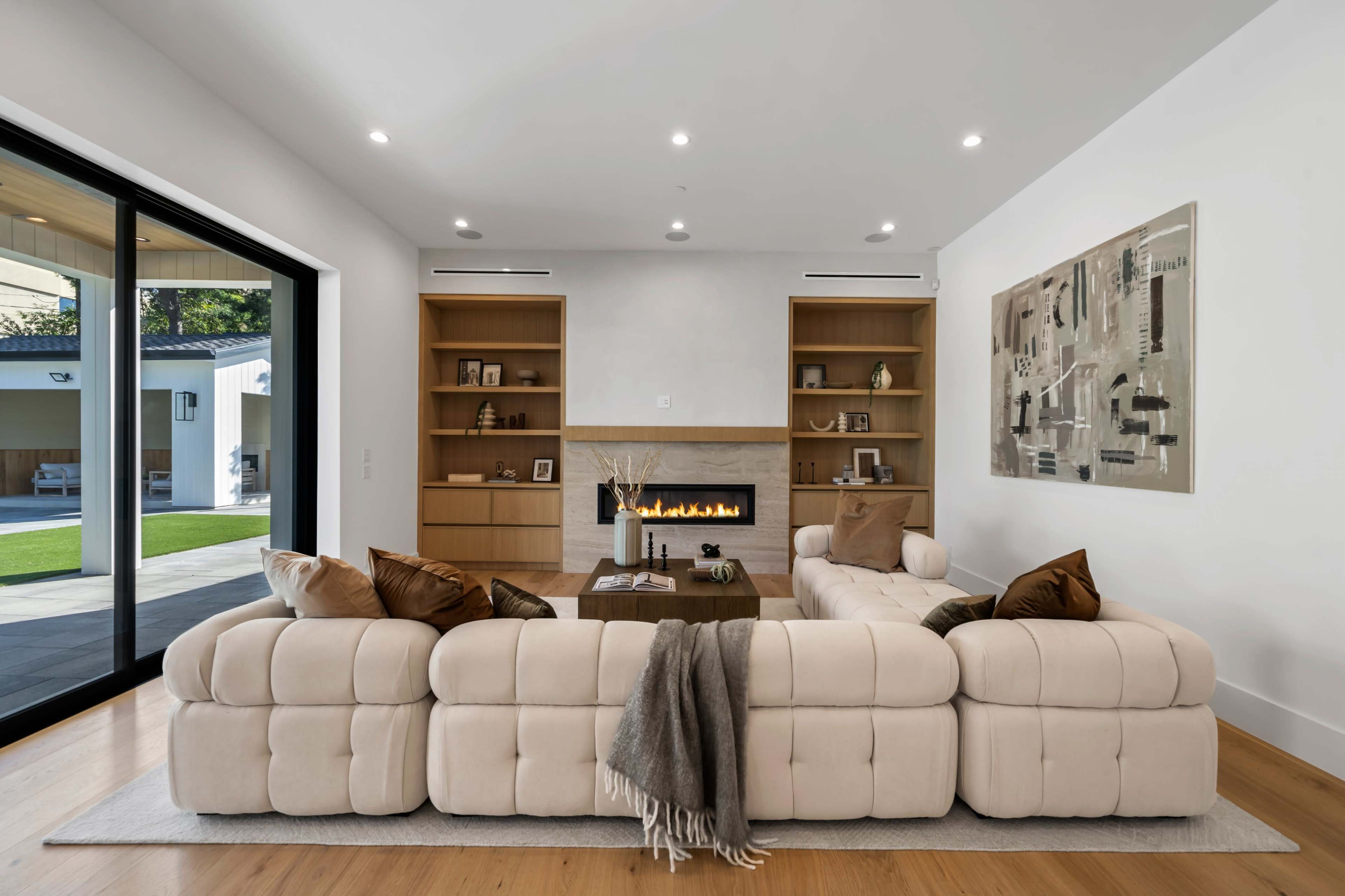 GENESTA VILLA GOLDEN HOUR MODERN RETREAT Image in Encino, Los Angeles, CA