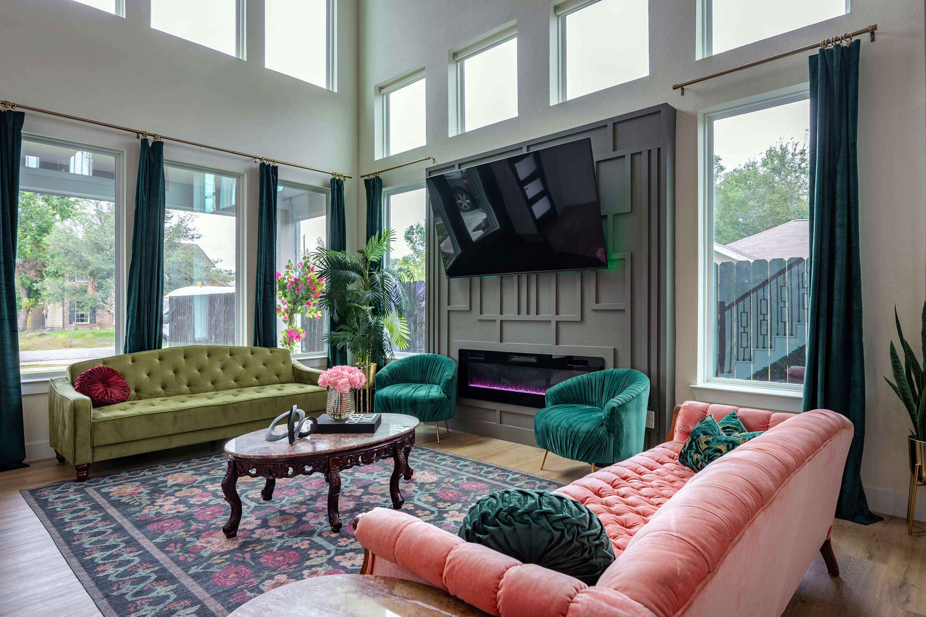 Downtown modern home with unique floral twist Image in Greater Ost / South Union, Houston, TX