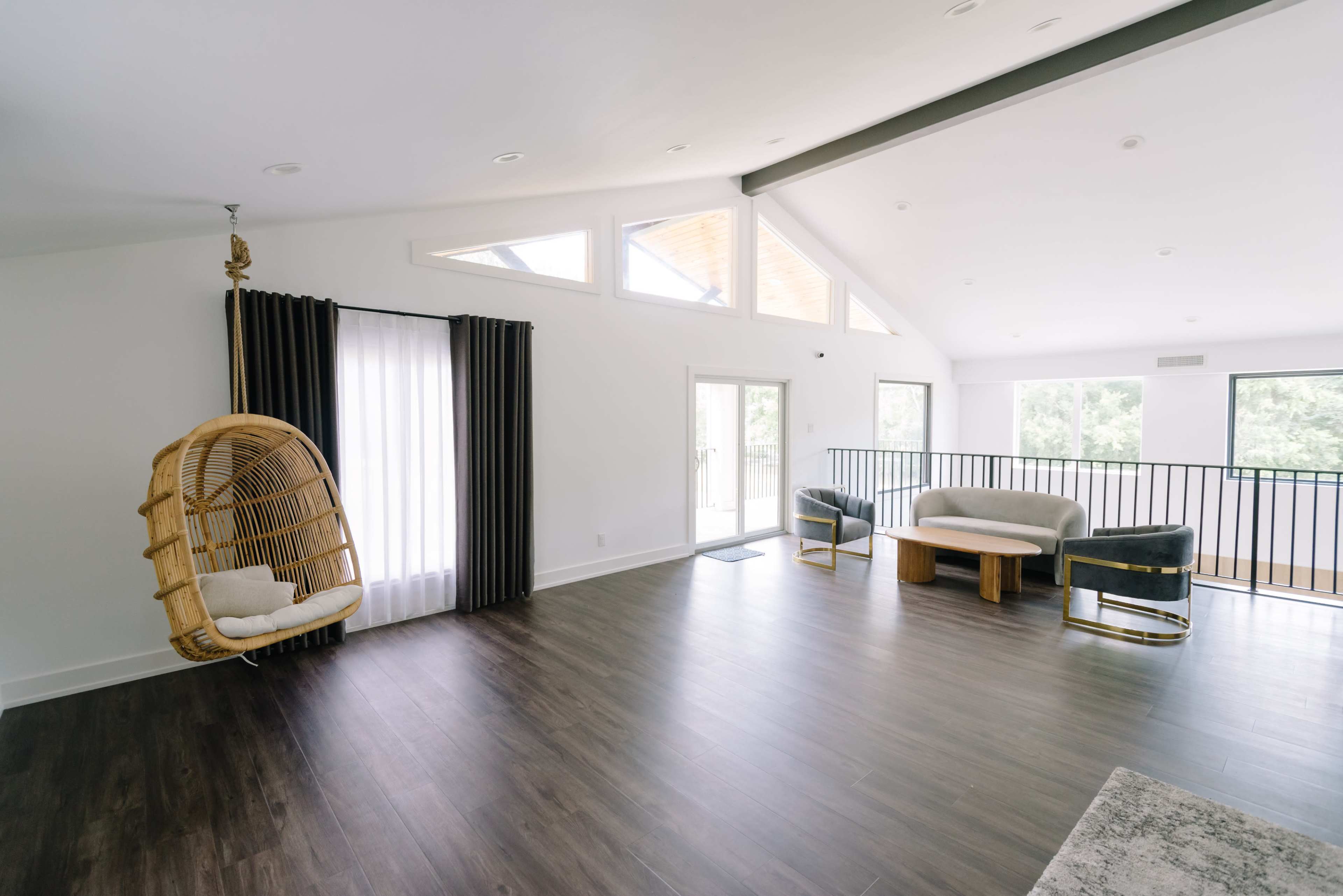 Clean & Modern Solarium Aesthetics Photo Studio with Natural Light Image in Richmond, Richmond, TX