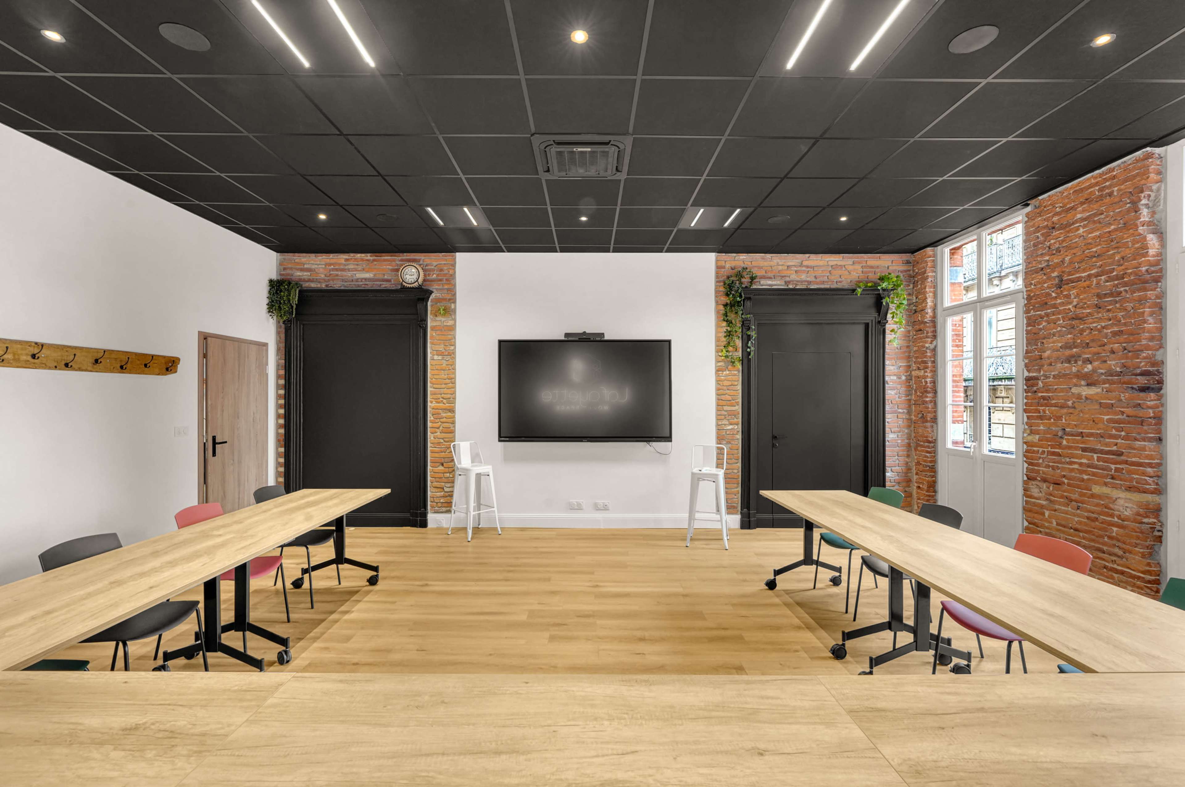 Salle de réunion, en plein coeur de Toulouse, un espace moderne empreint de caractère Image dans Saint-Georges, Toulouse, 