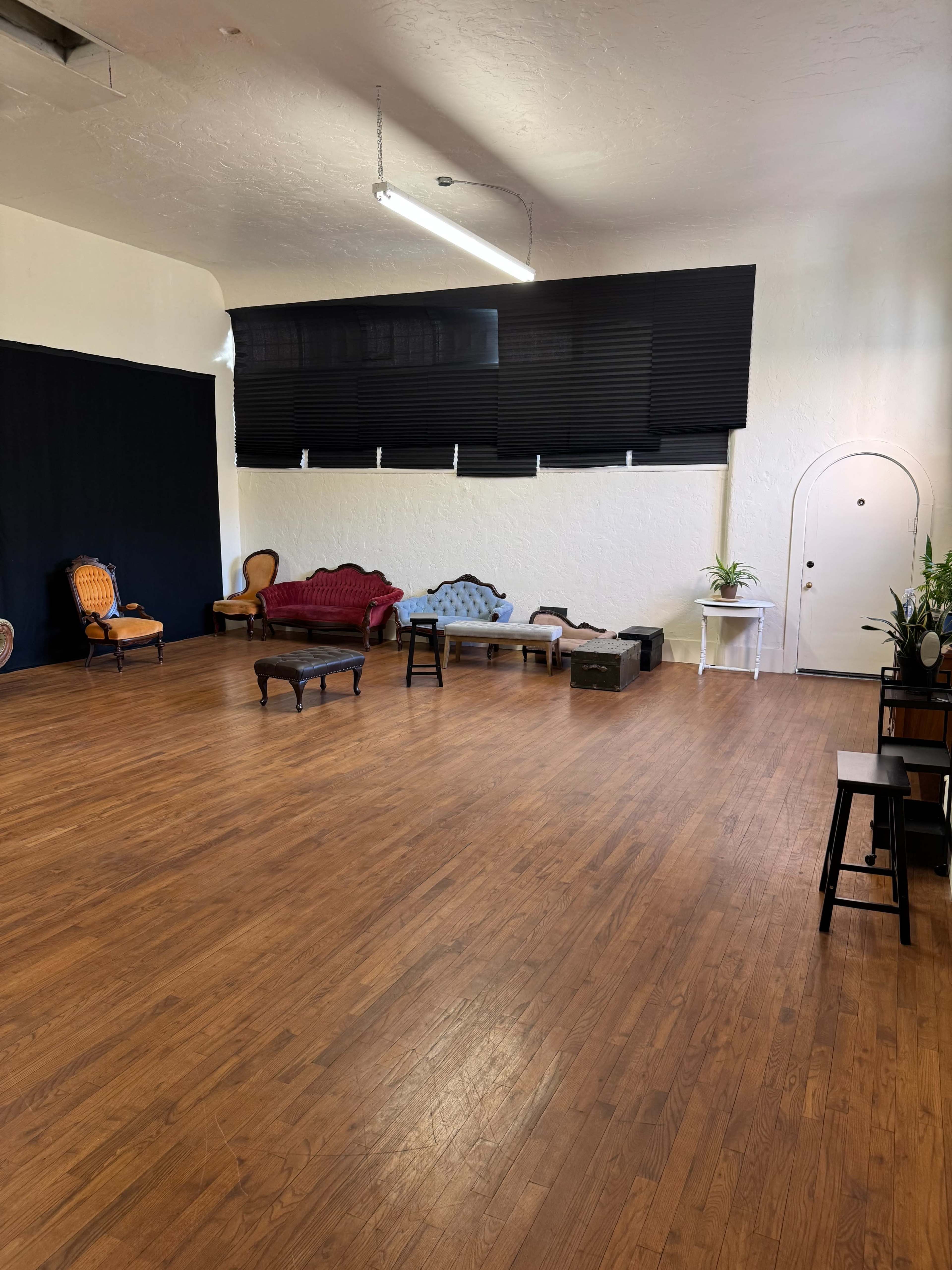 Downtown, Open Photography Studio with hardwood floors Image in Armory Park, Tucson, AZ