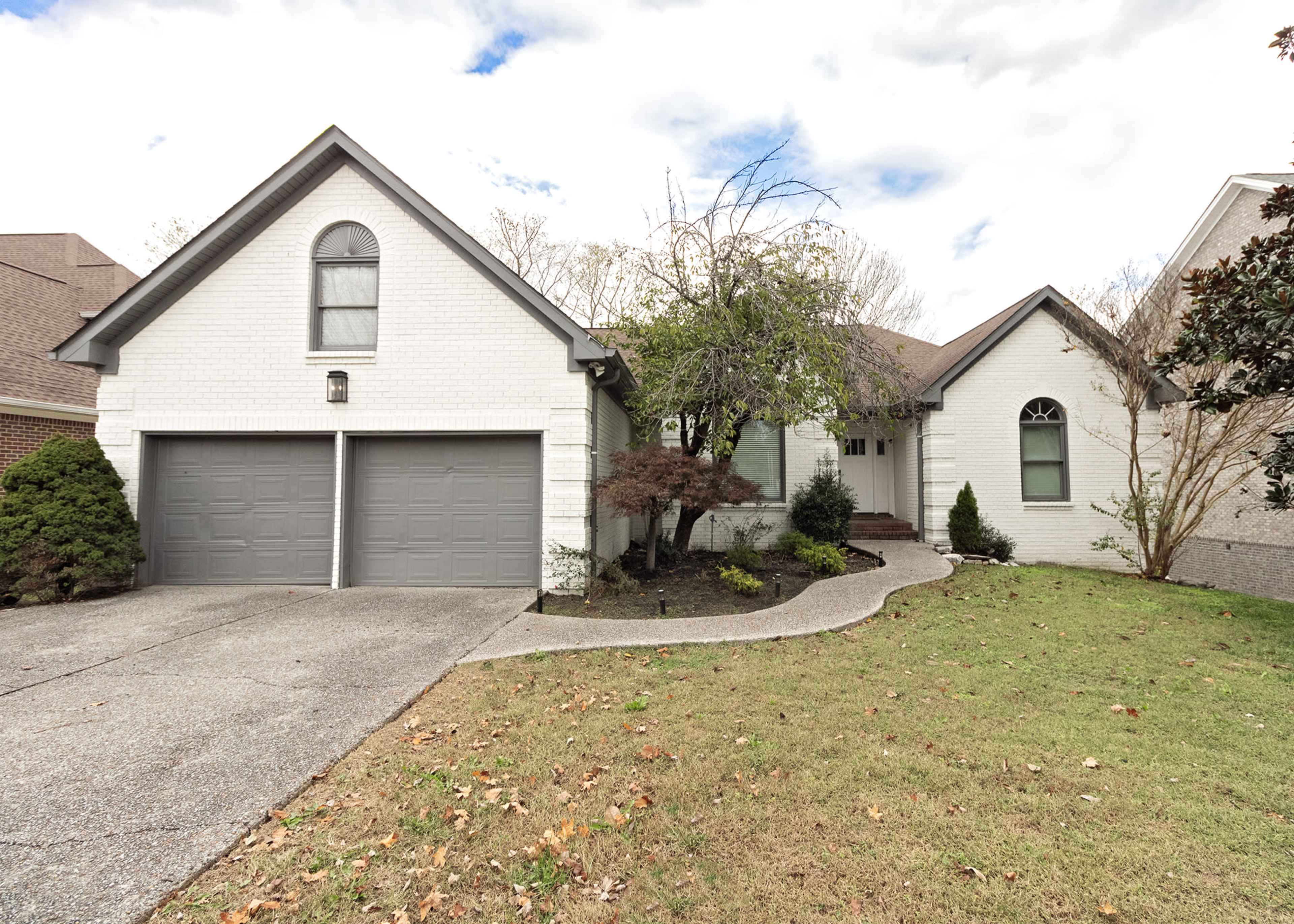 Spacious 6-Bedroom Lakeside Retreat with Stunning Views and Ample Outdoor Space Image in Hendersonville, Hendersonville, TN