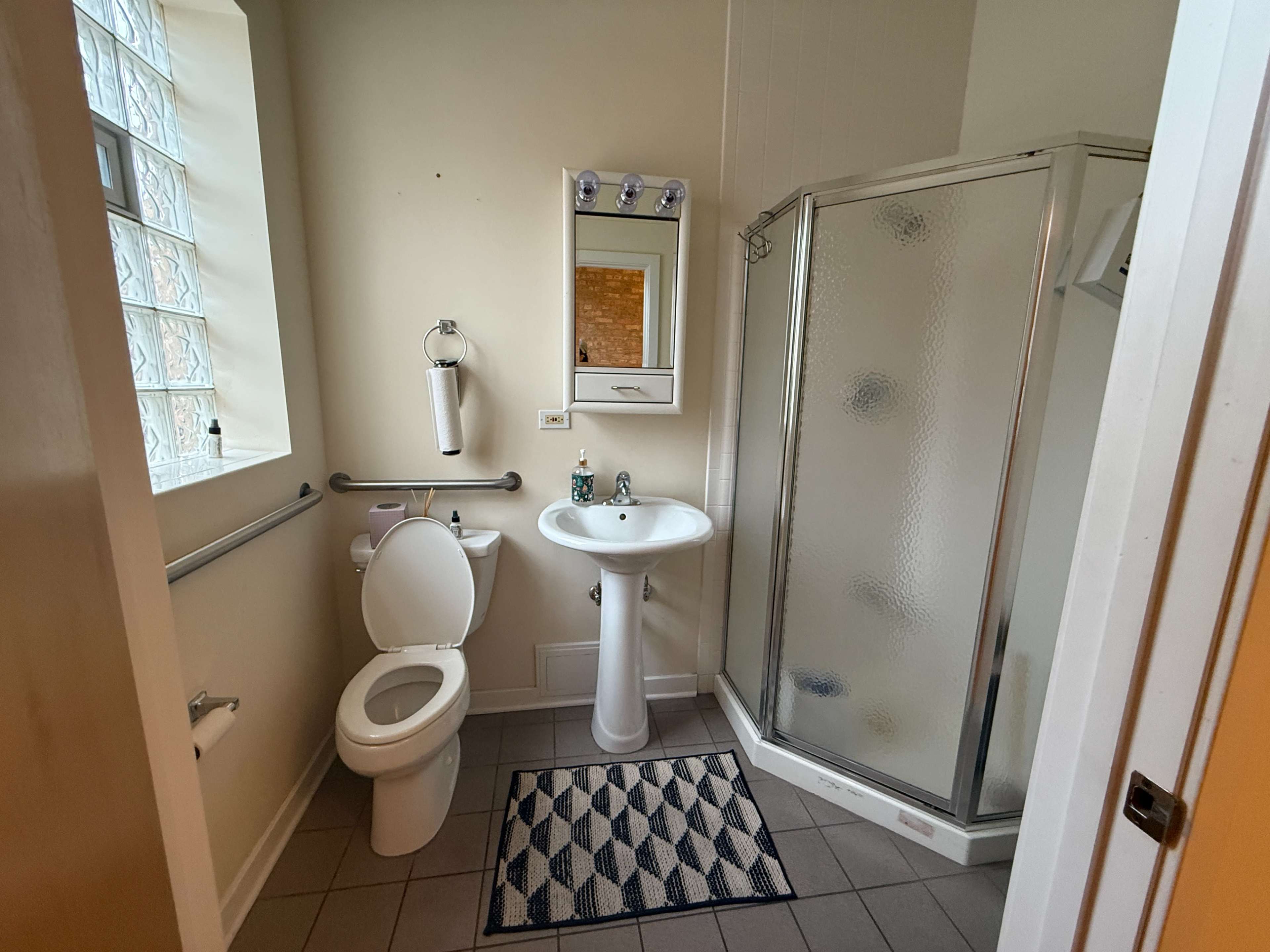 Centrally Located Studio with Incredible Lighting Image in Irving Park, Chicago, IL
