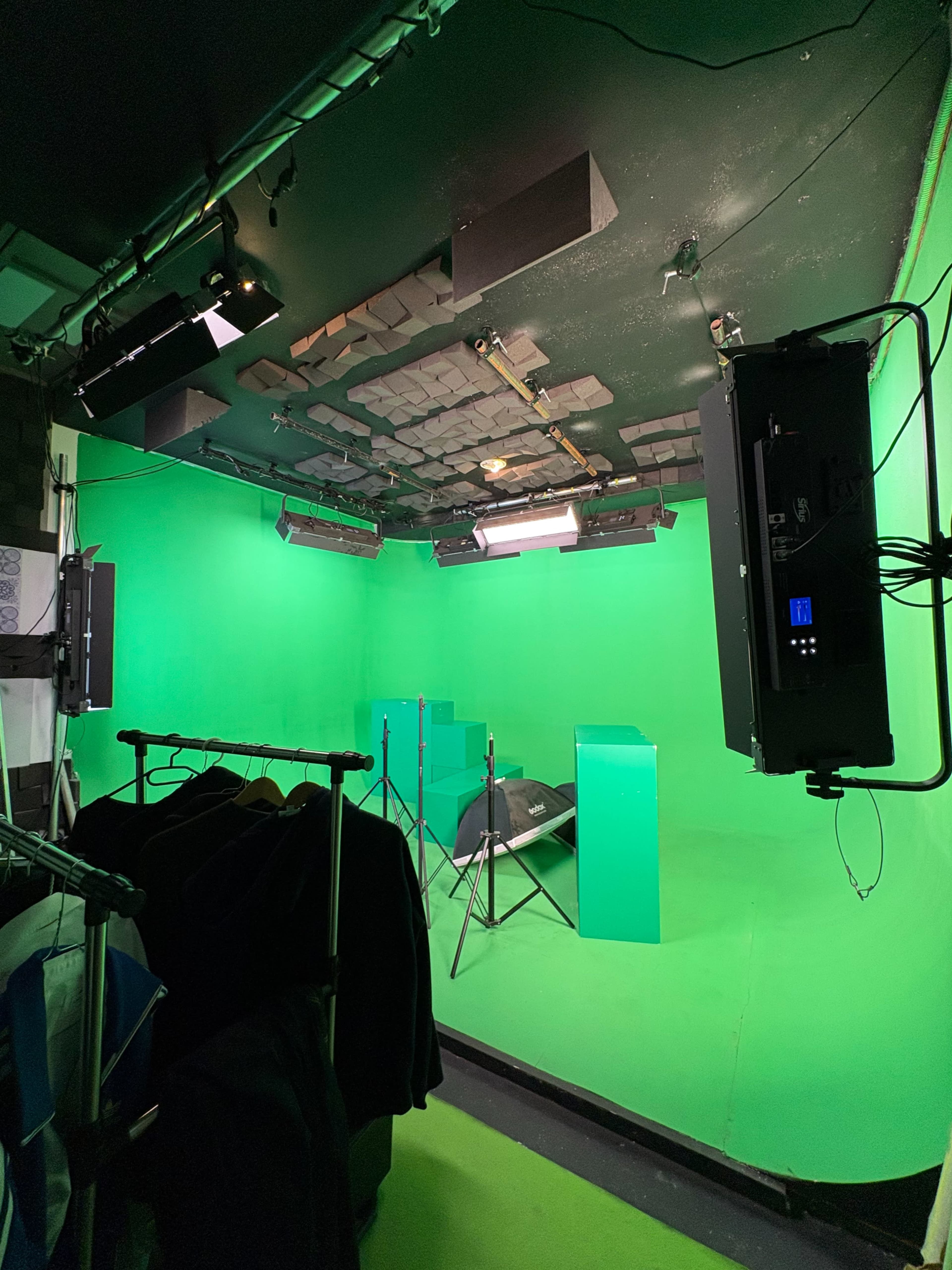 Studio photo, vidéo, plateau XR et diffusion en direct Image in , Clichy, 