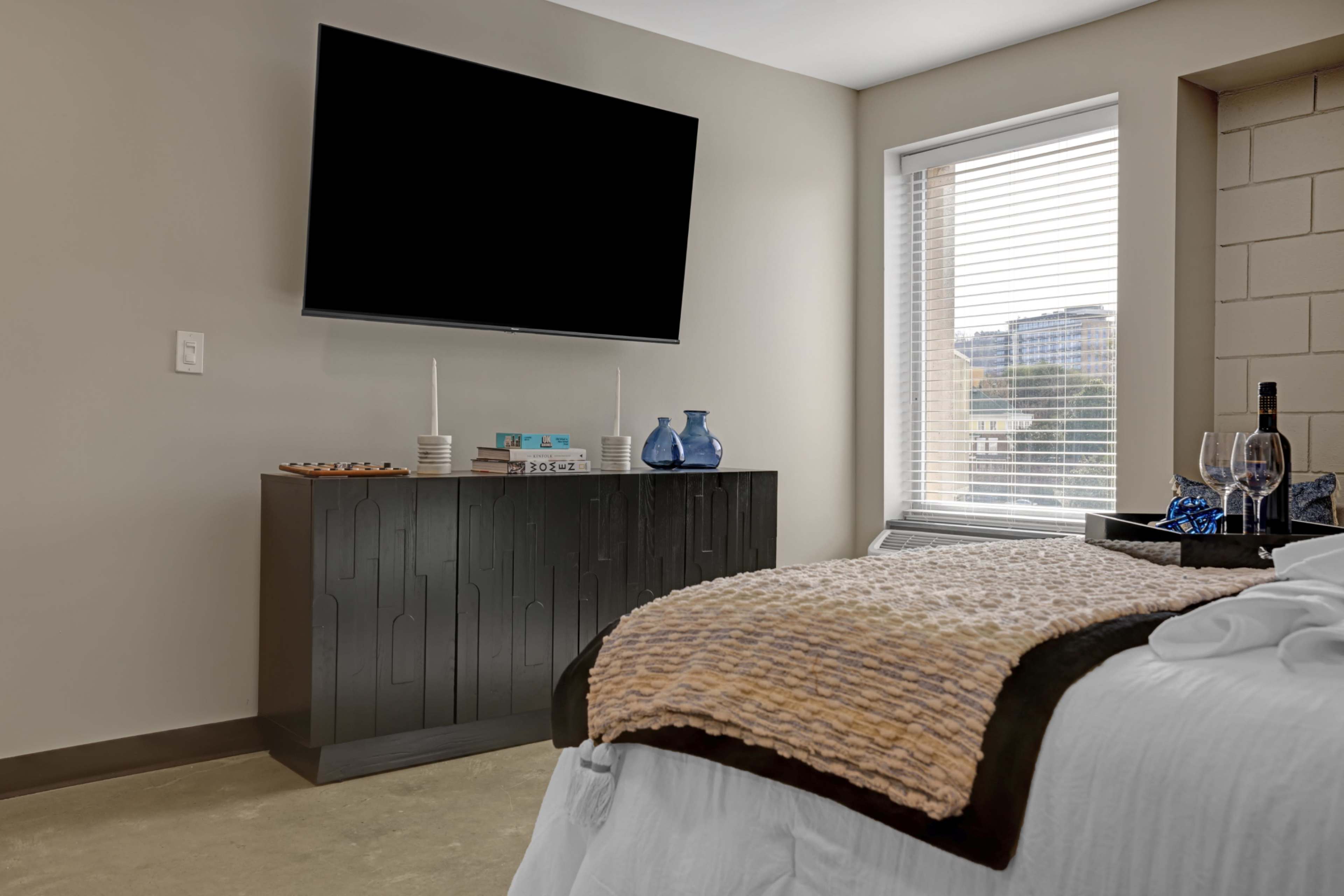 Downtown Meeting Studio | Perfect for 1-on-1s & Small Teams Image in Five Points South, Birmingham, AL