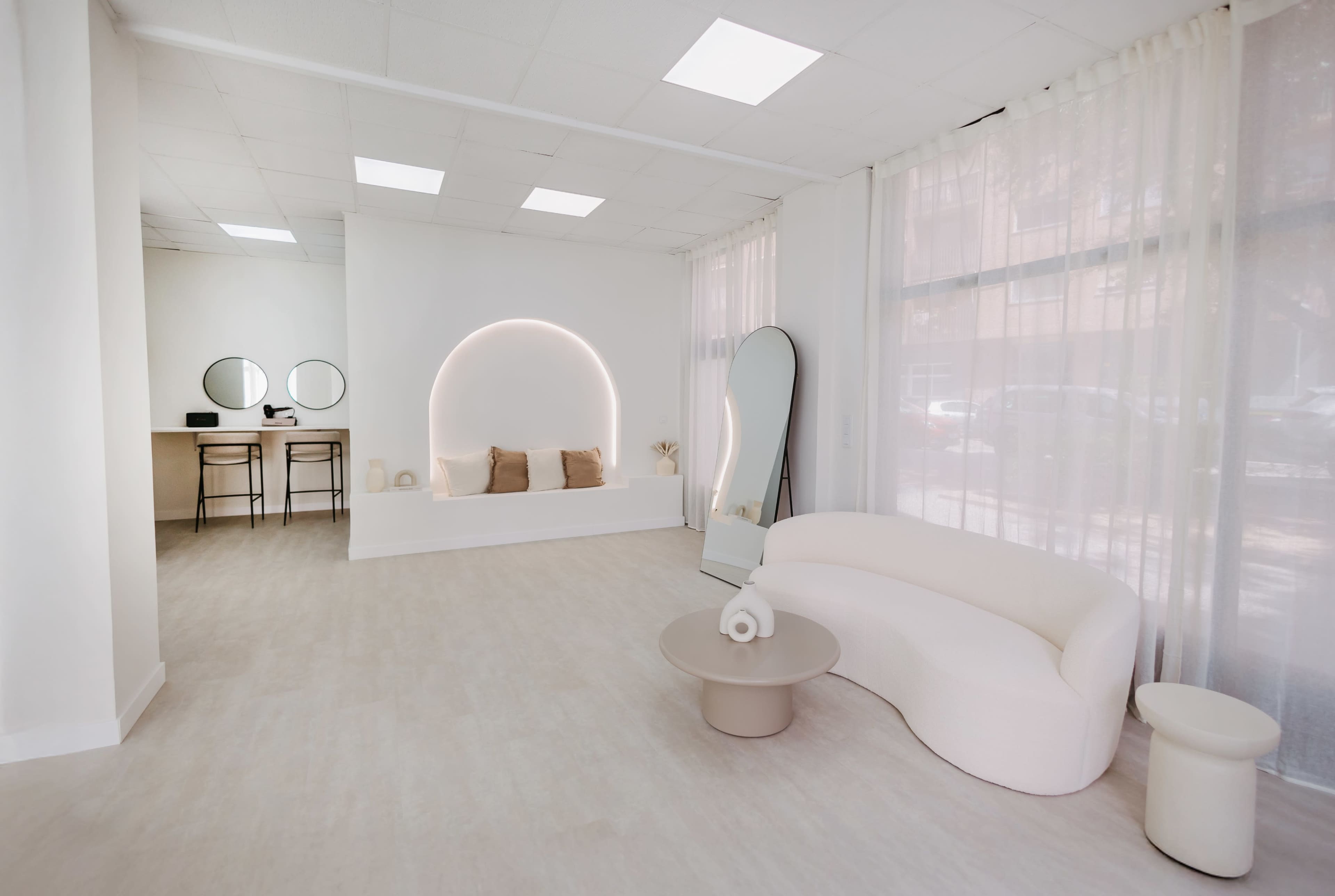 Estudio luminoso para creción de contenido, fotografía y podcast en Valencia Image in Patraix, Valencia, V