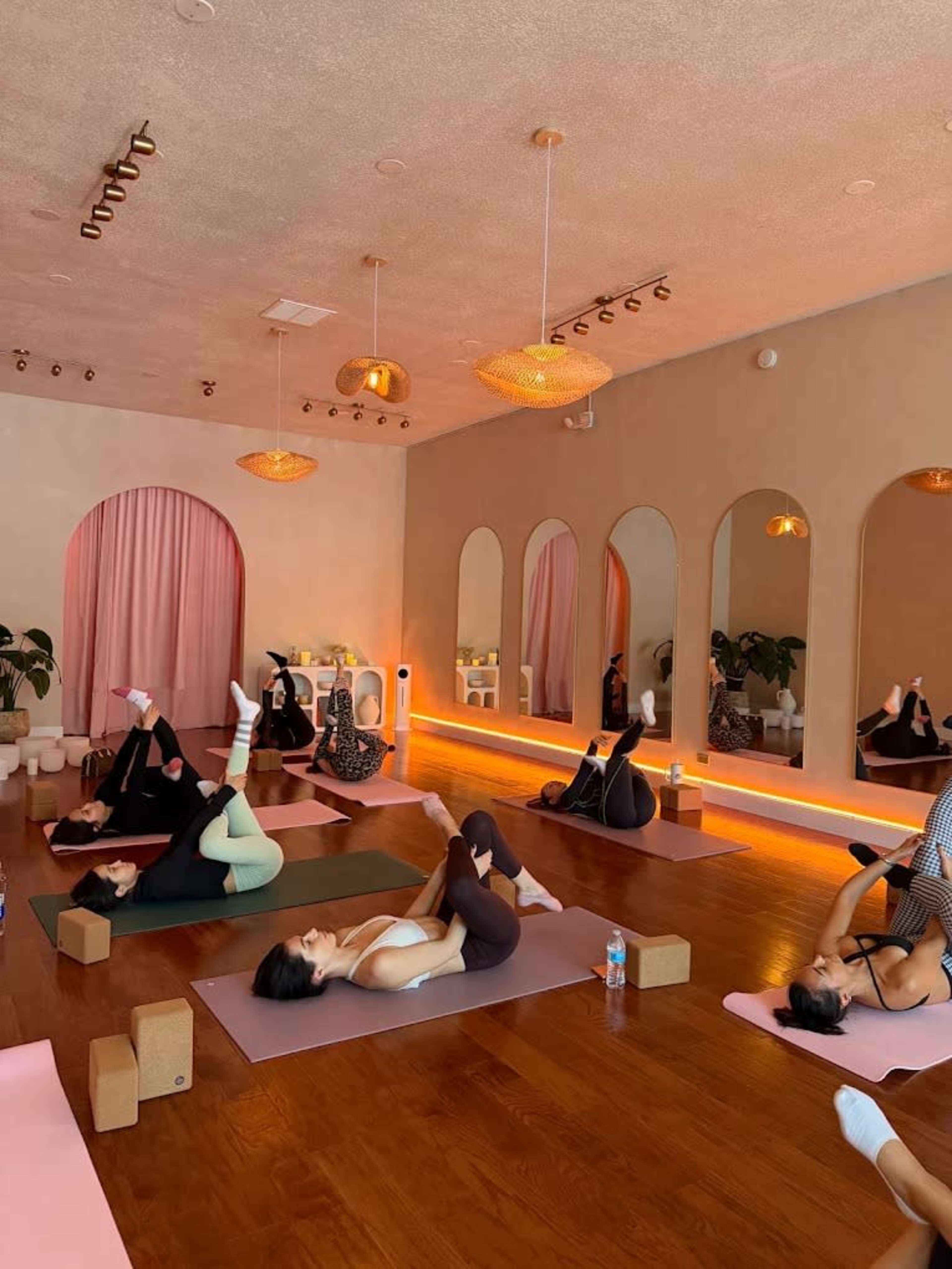 Private Studio with aesthetic vibes Image in Maine Township, Des Plaines, IL