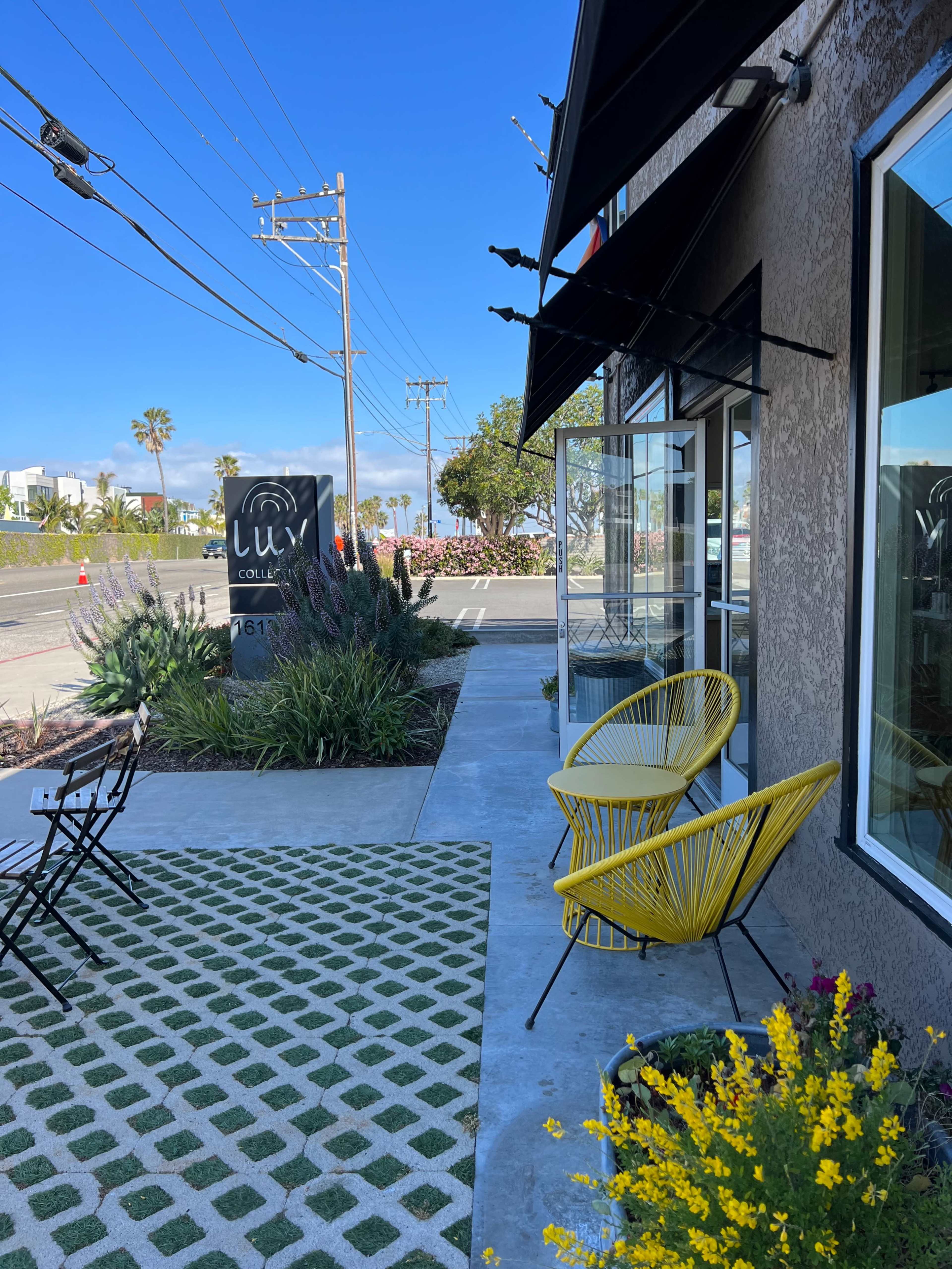 Cute Coffee Shop Along PCH Image in Surfside, Huntington Beach, CA