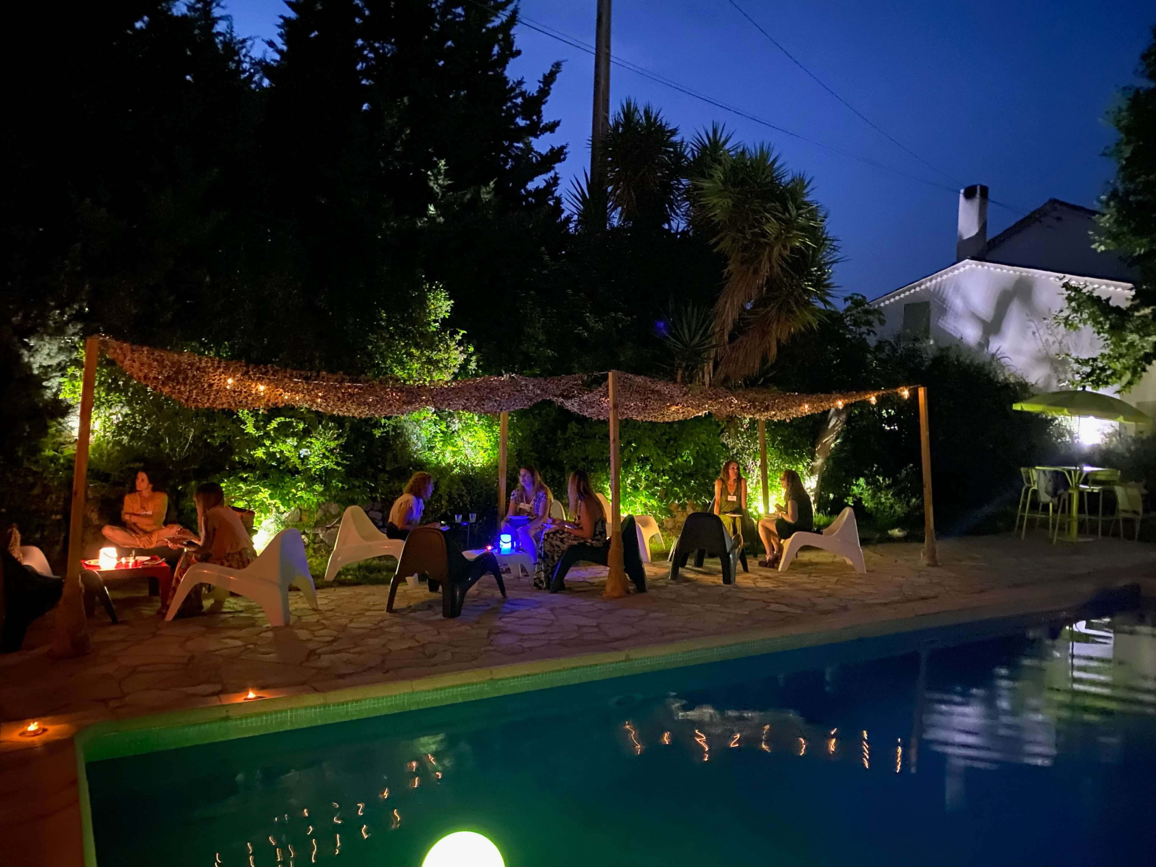 Jardin avec piscine au milieu des vignes Image in , SOLLIES-PONT