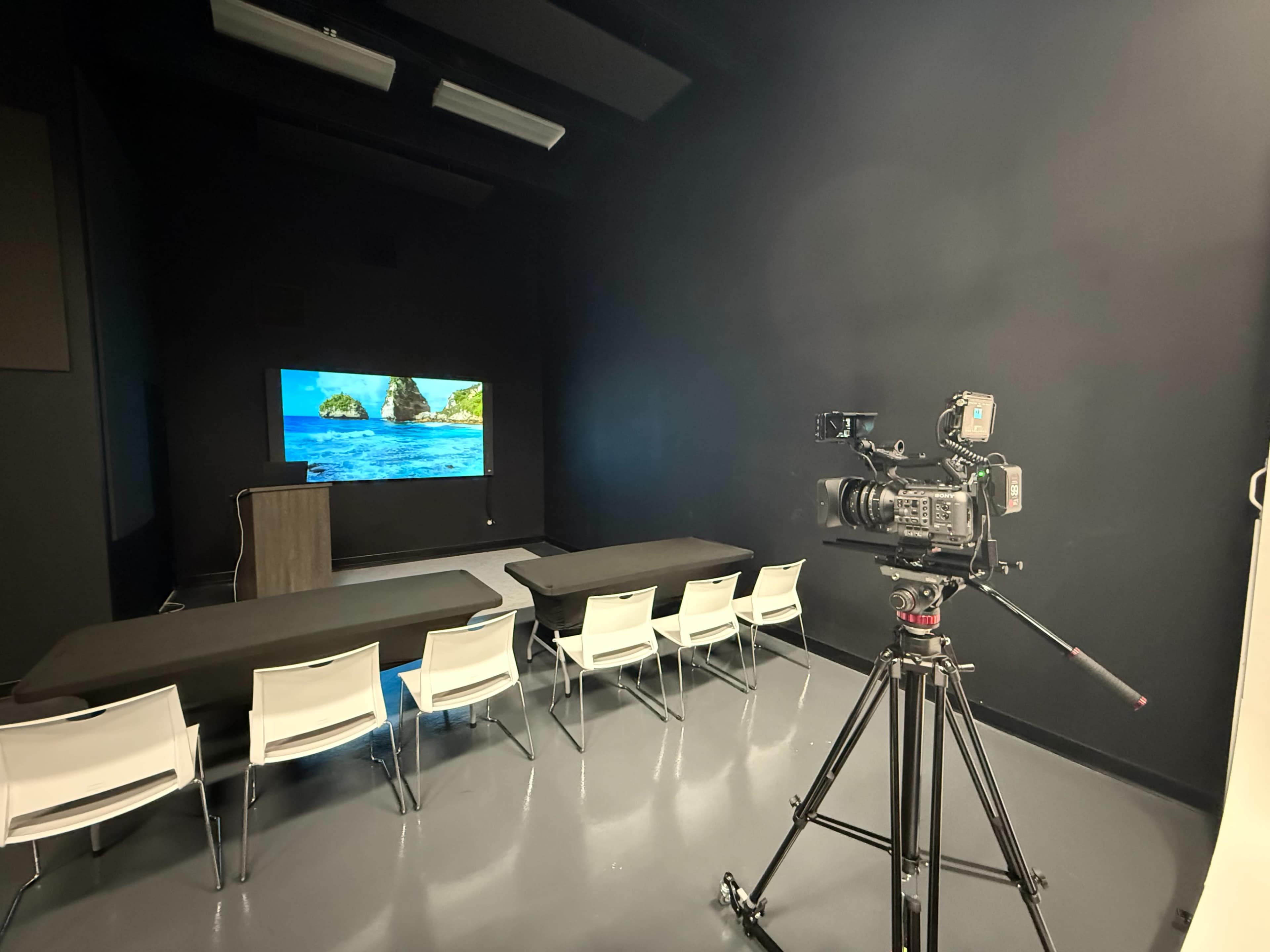 Studio with LED panel (6m x 3m or 19.69 ft x 9.84 ft) Image in Miami Springs, Miami Springs, FL