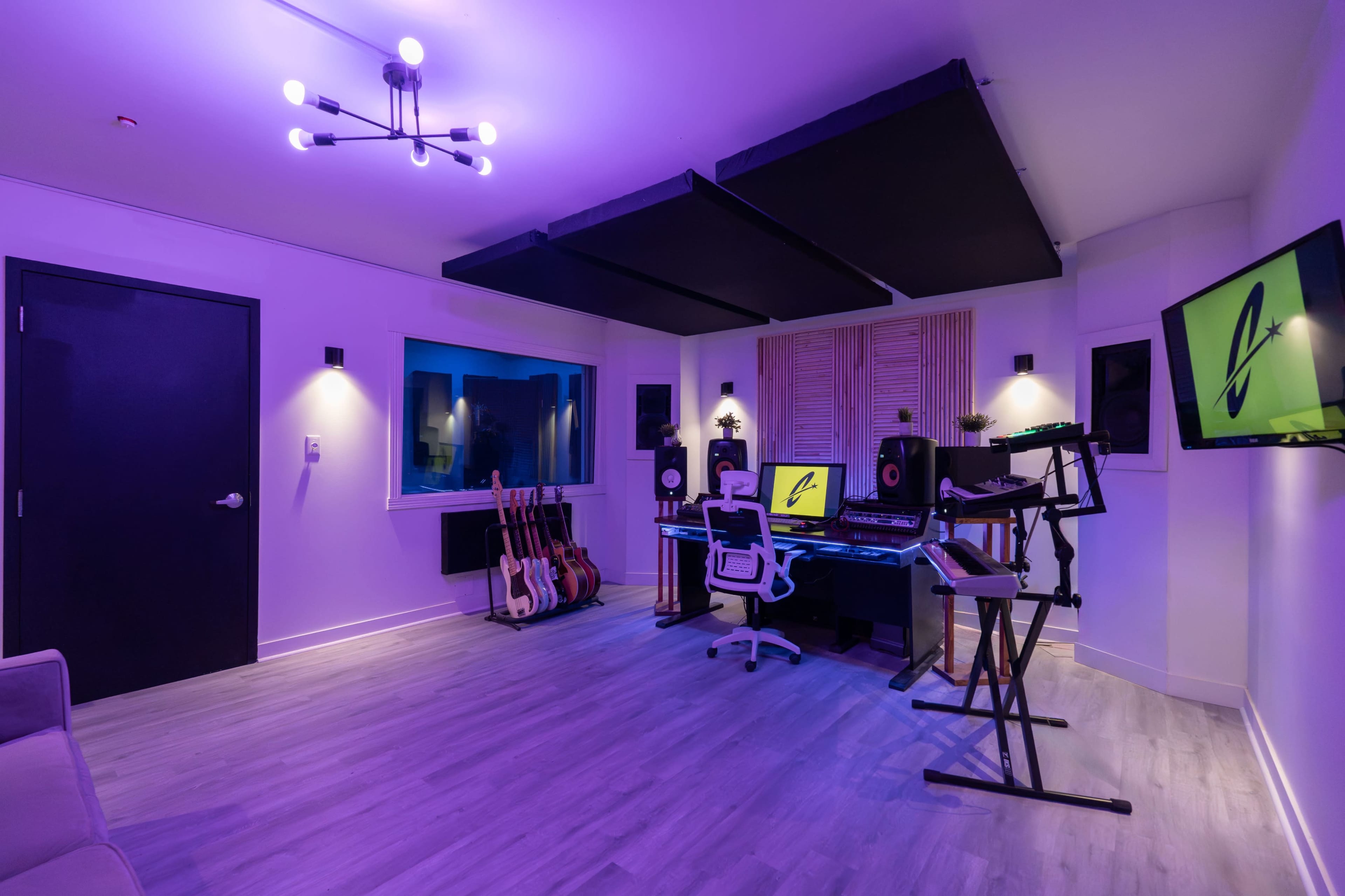 Urban Unit with Acoustically Treated Studio & Content Creation Facility Image in Woodbridge, vaughan, ON