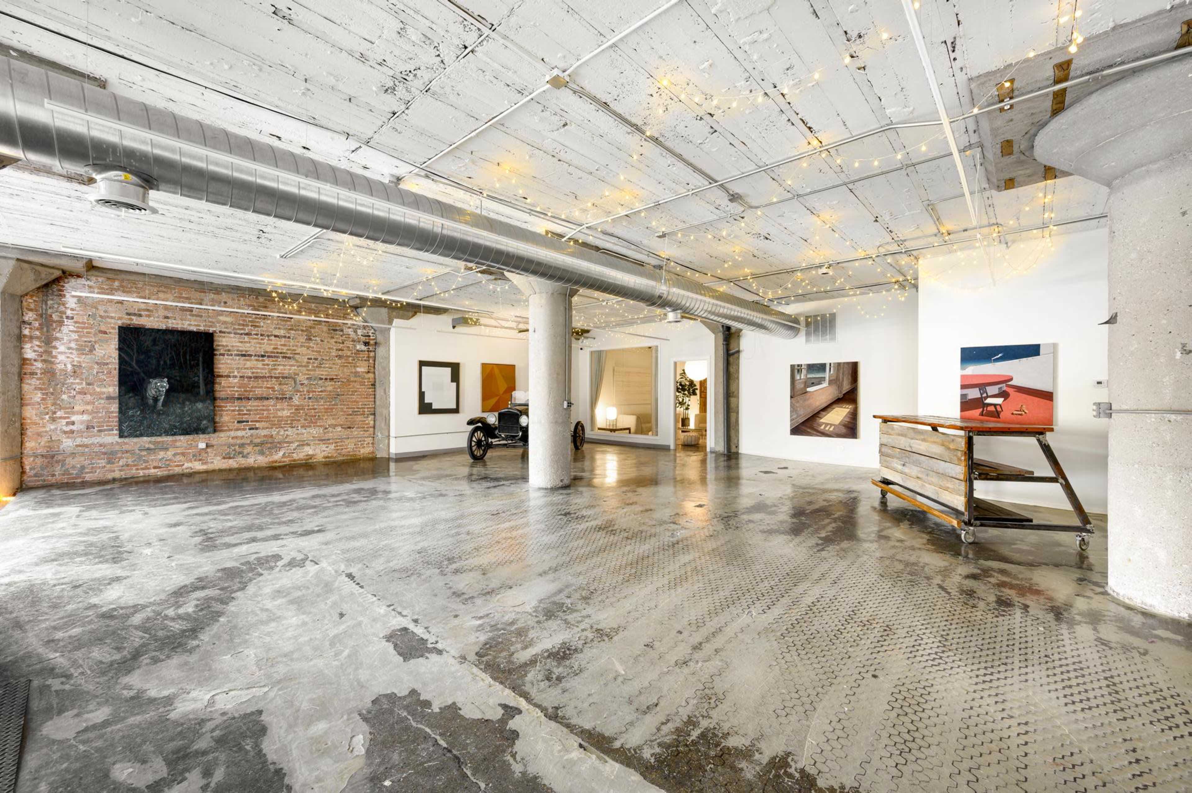 Luxury Upscale Loft | Natural Light | PRODUCTION | Gallery Image in South Side, Chicago, IL