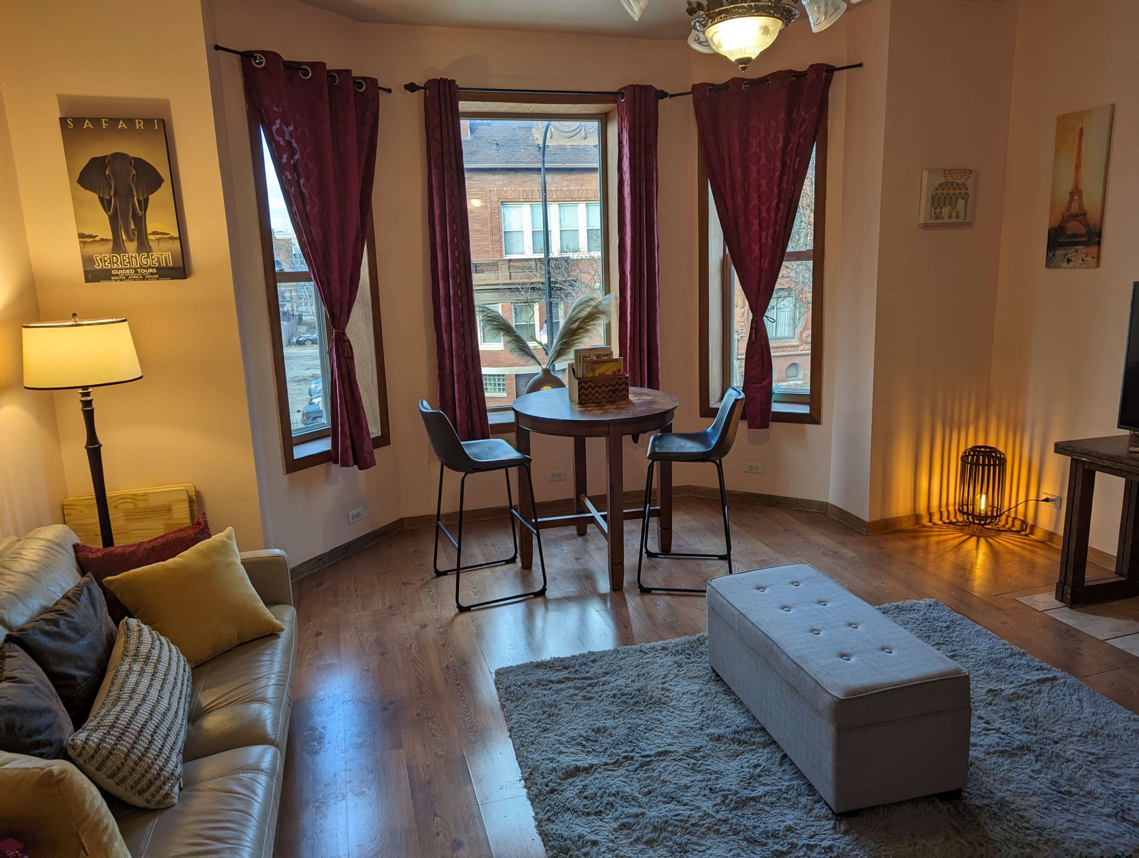 Spacious West Loop Apartment With Great Sight Lines Image in Near West Side, Chicago, IL