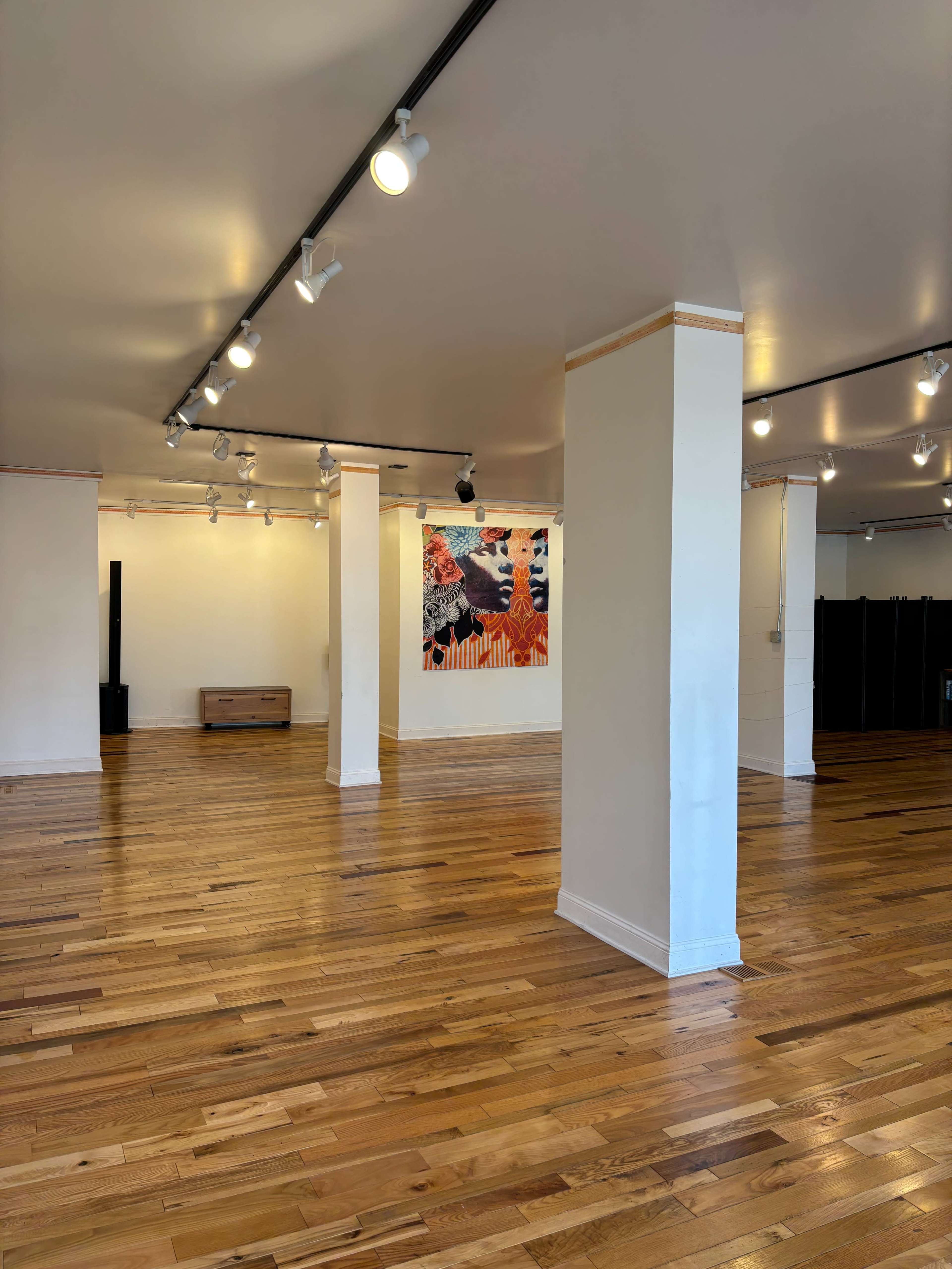 Spacious Studio with Natural Light and Beautiful Hardwood Floors Image in Buckeye - Shaker, Cleveland, OH