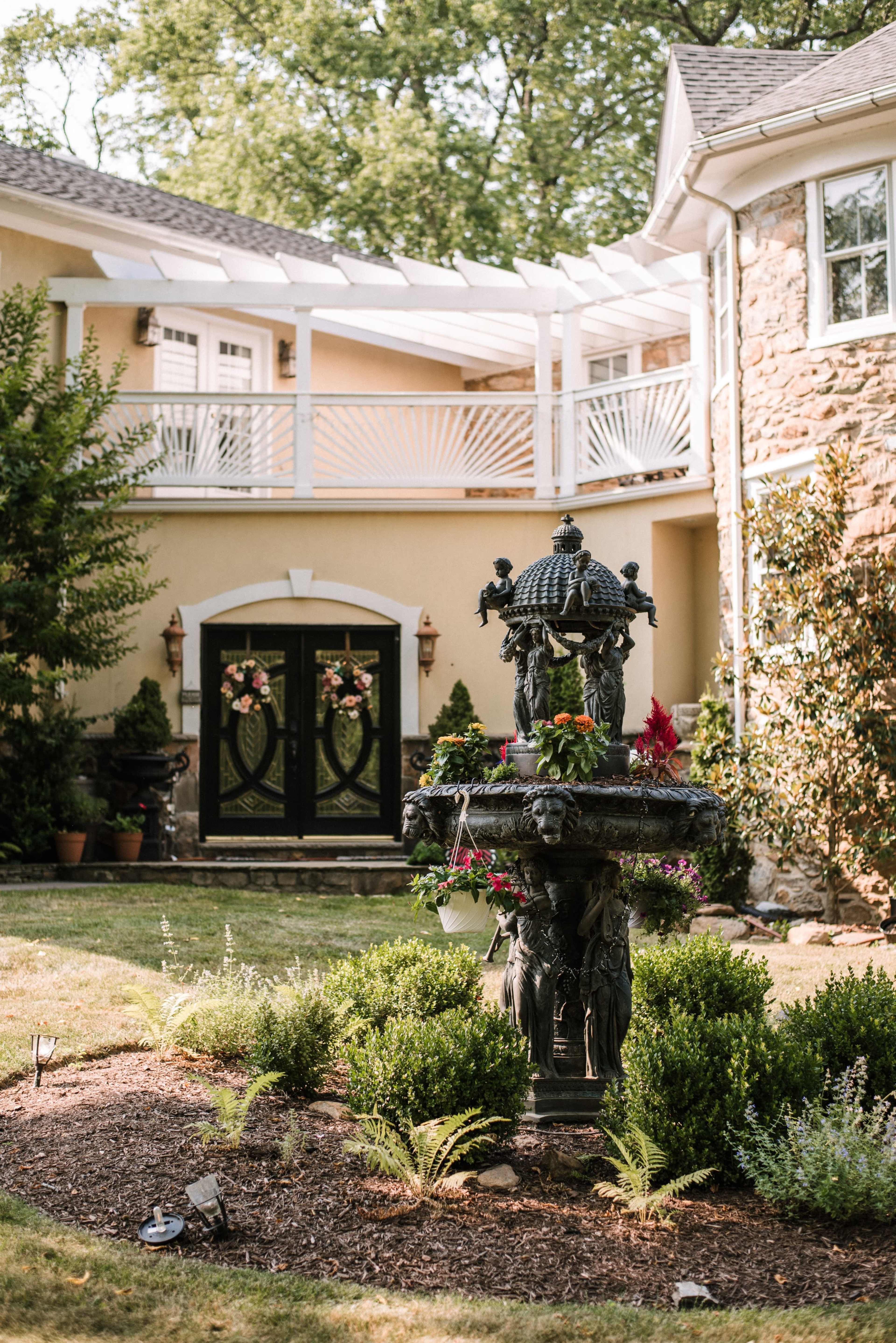 Loudoun Luxury B & B with Gorgeous Gardens Image in , Lovettsville, VA