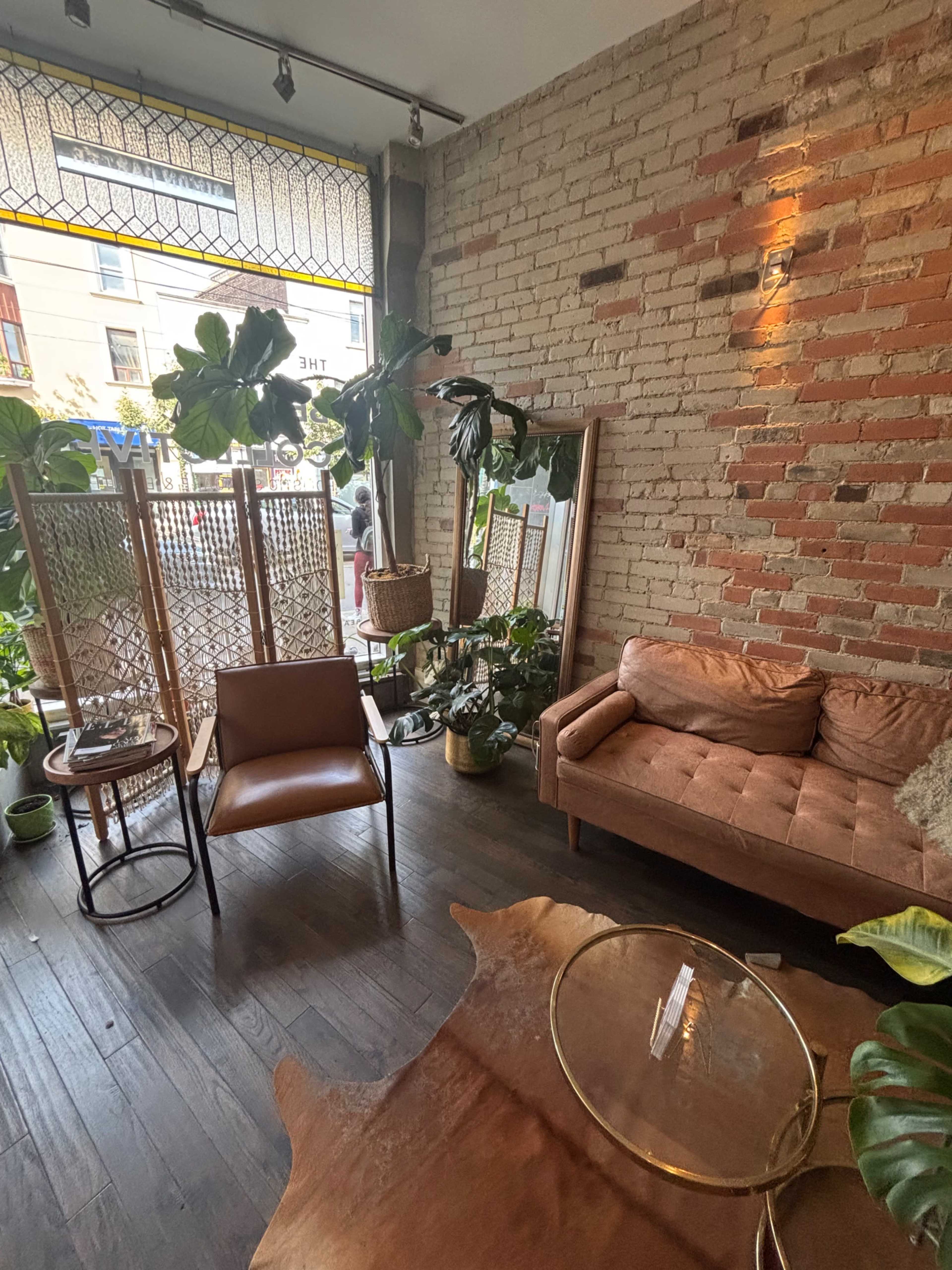 Downtown Wellness Studio with Tea Lounge Image in Brockton Village, Toronto, ON