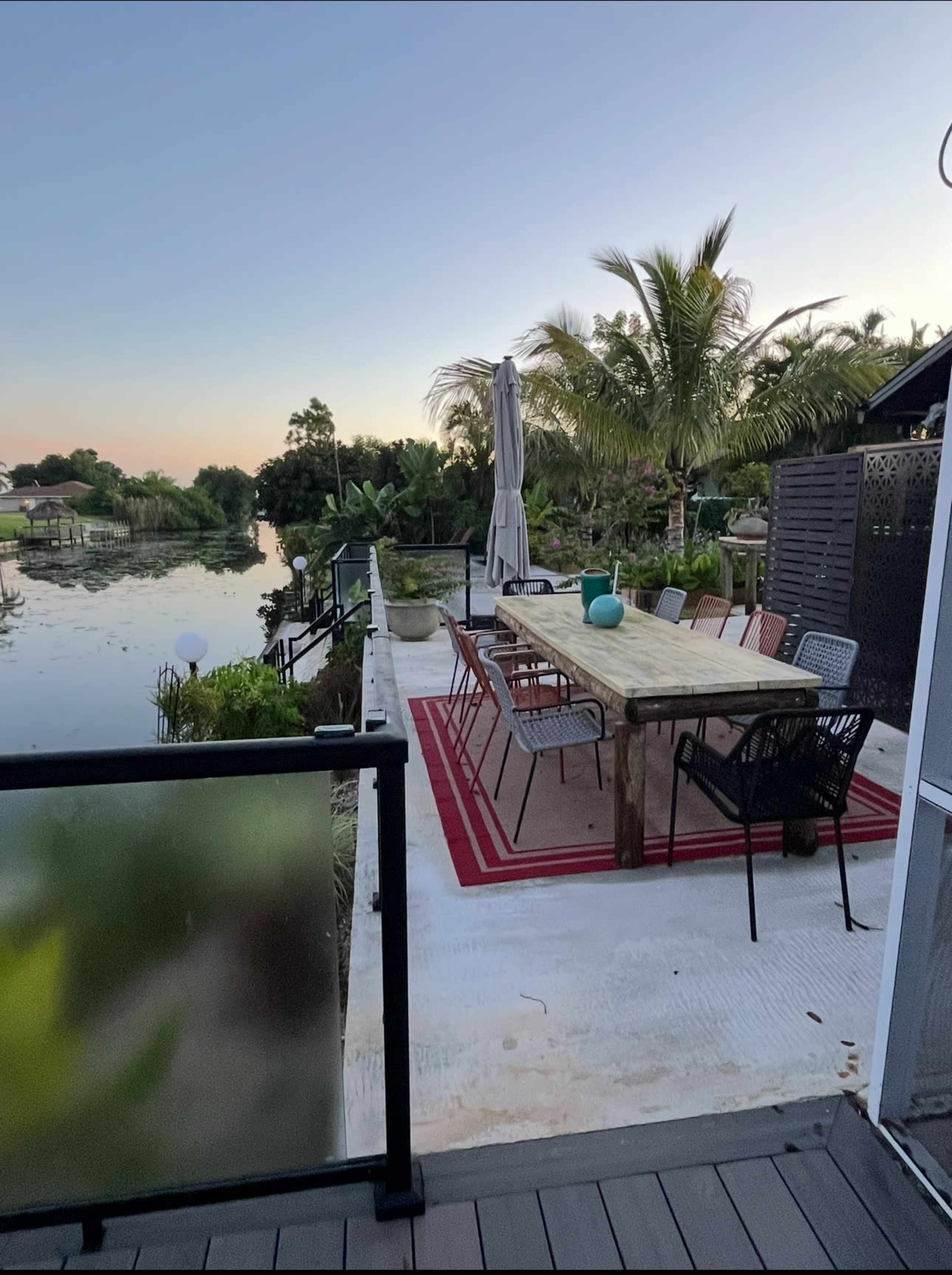 Modern house with Resort Venue  by the Mackinac Canal Image in Hancock, Cape coral, FL