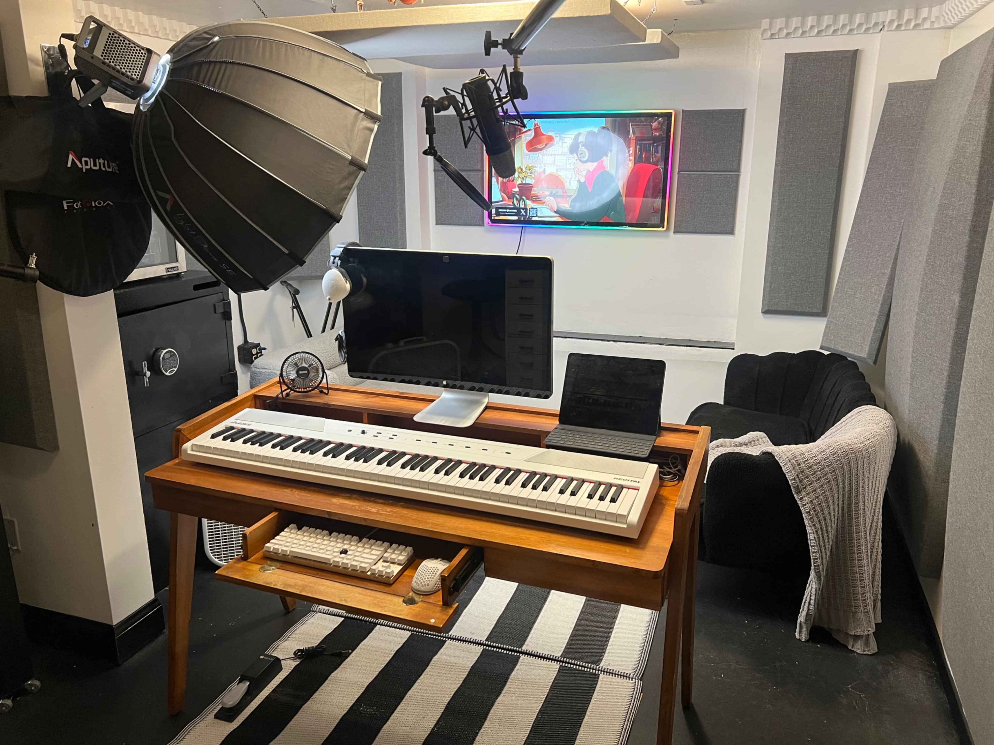 Pro Podcast Studio – 24/7 Entry, $15K Gear, RT60 0.3 s Image in Brighton, Brighton, MA