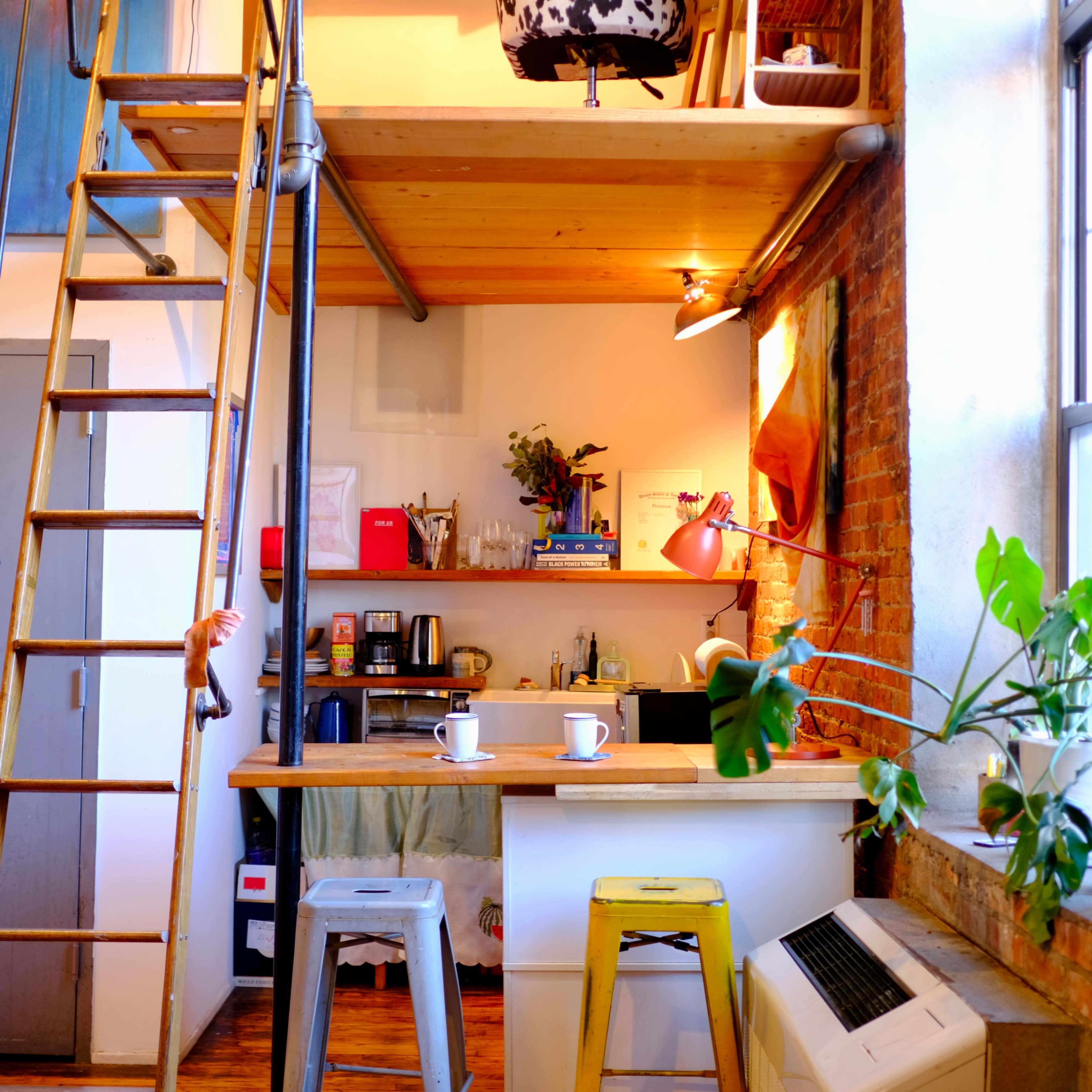 Artsy Studio Space Perfect for Photoshoots and Meetings Image in Ridgewood, Ridgewood, NY