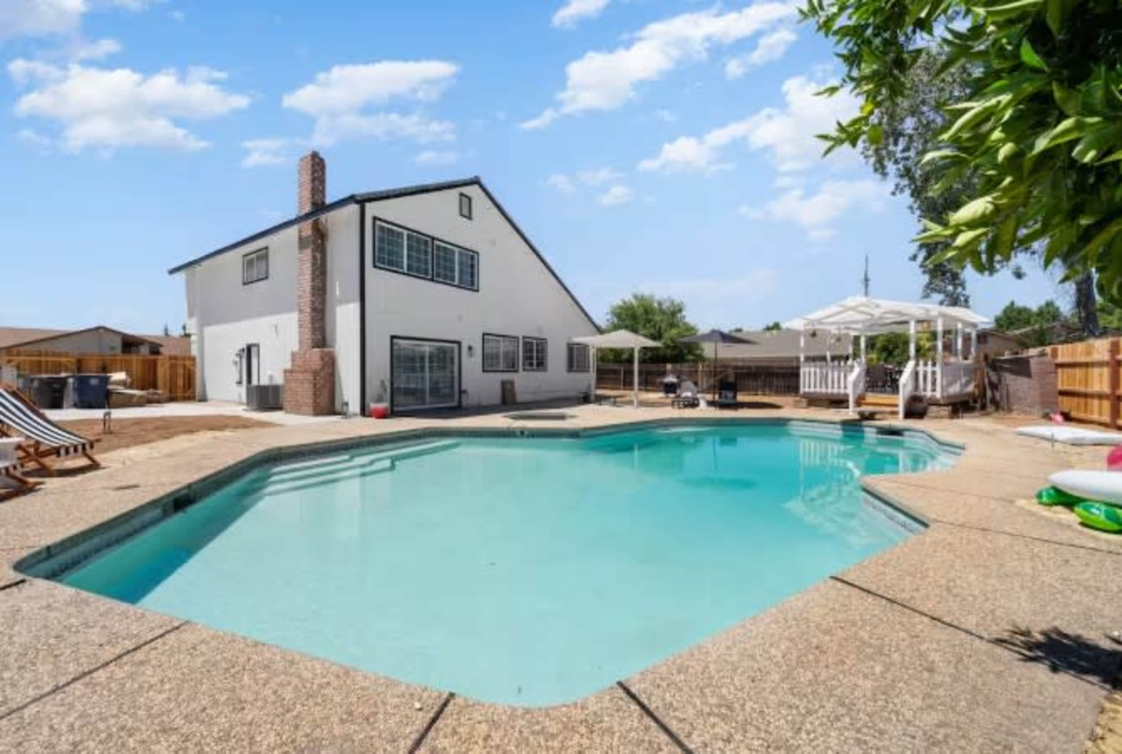 Stunning 4-Bedroom Home – Completely Remodeled Image in Parkside, Citrus Heights, CA